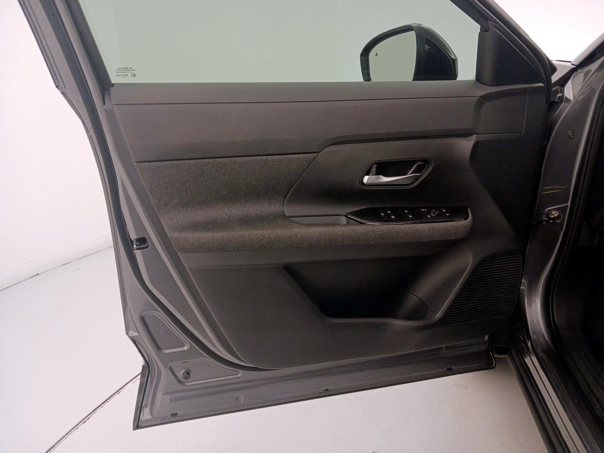 Thumbnail: 2025 Nissan Kicks - 12