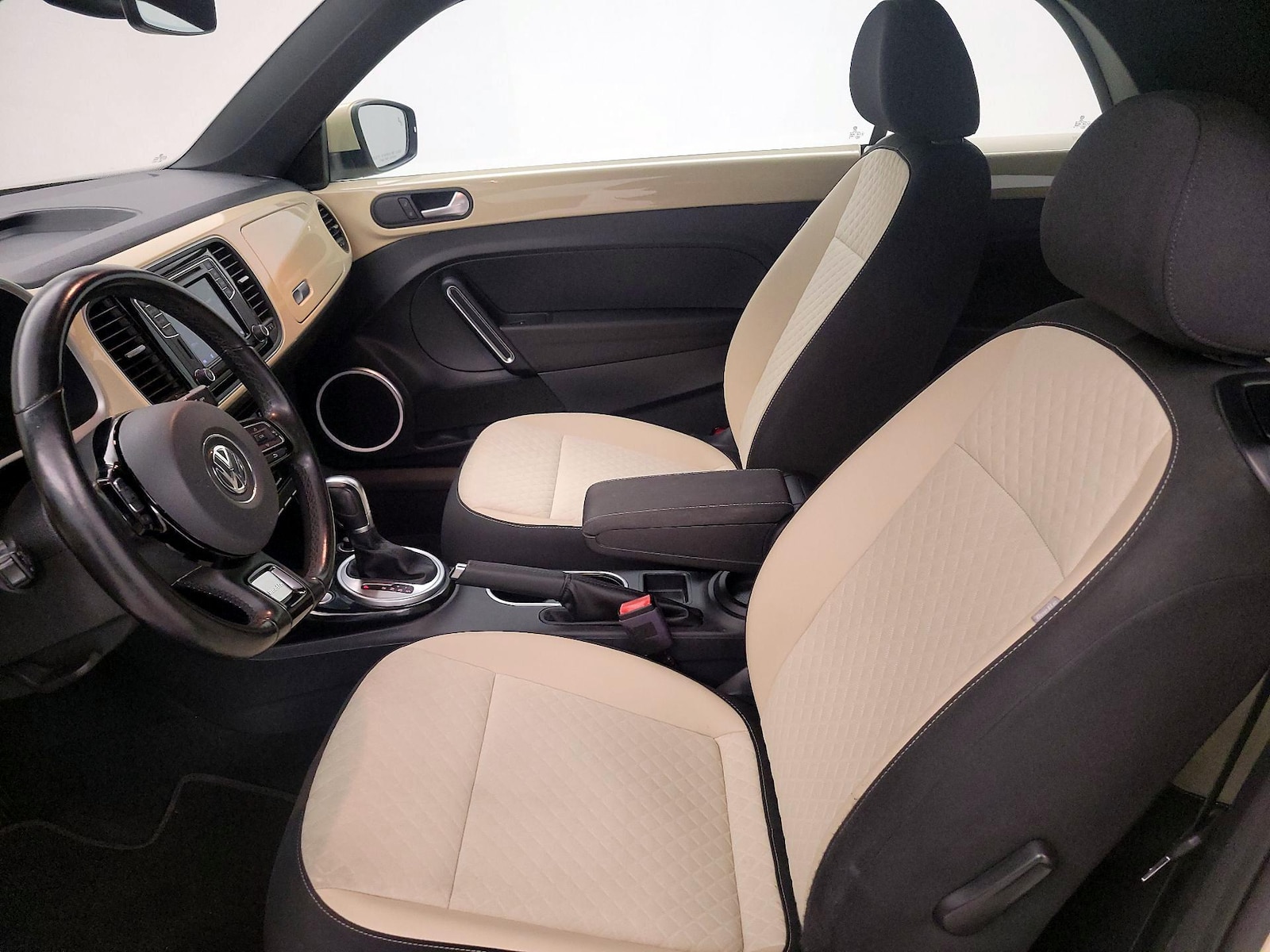 2019 Volkswagen Beetle SE - Photo 12