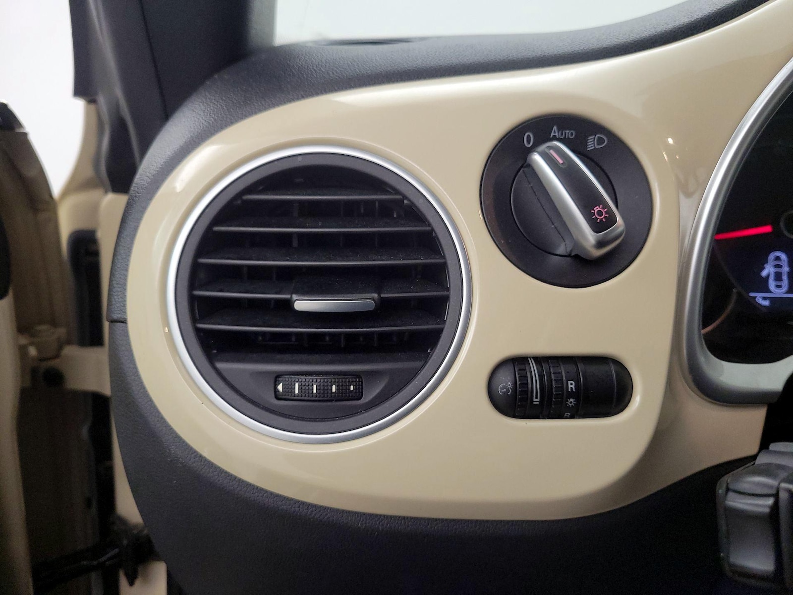 2019 Volkswagen Beetle SE - Photo 14
