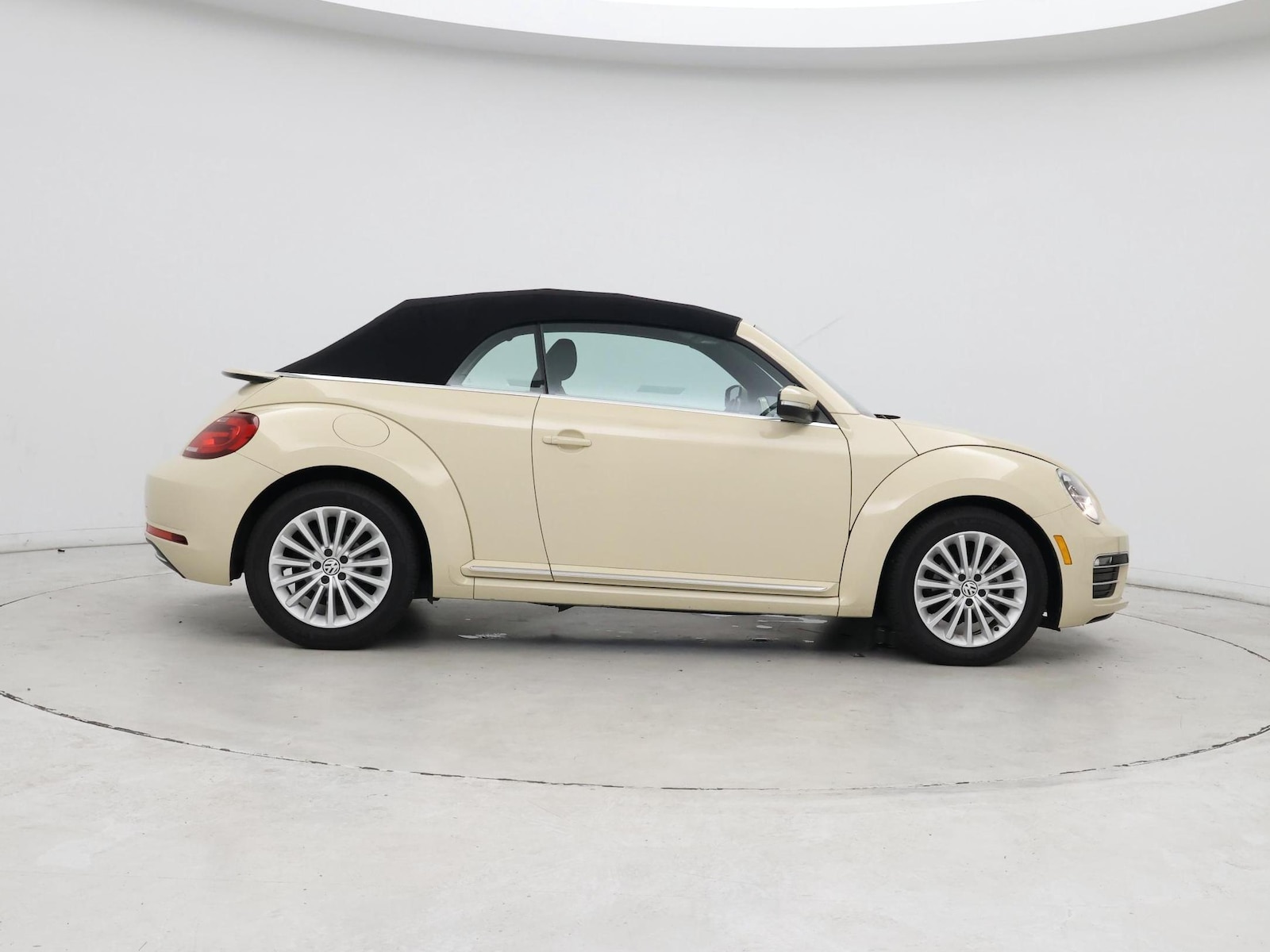 2019 Volkswagen Beetle SE - Photo 8