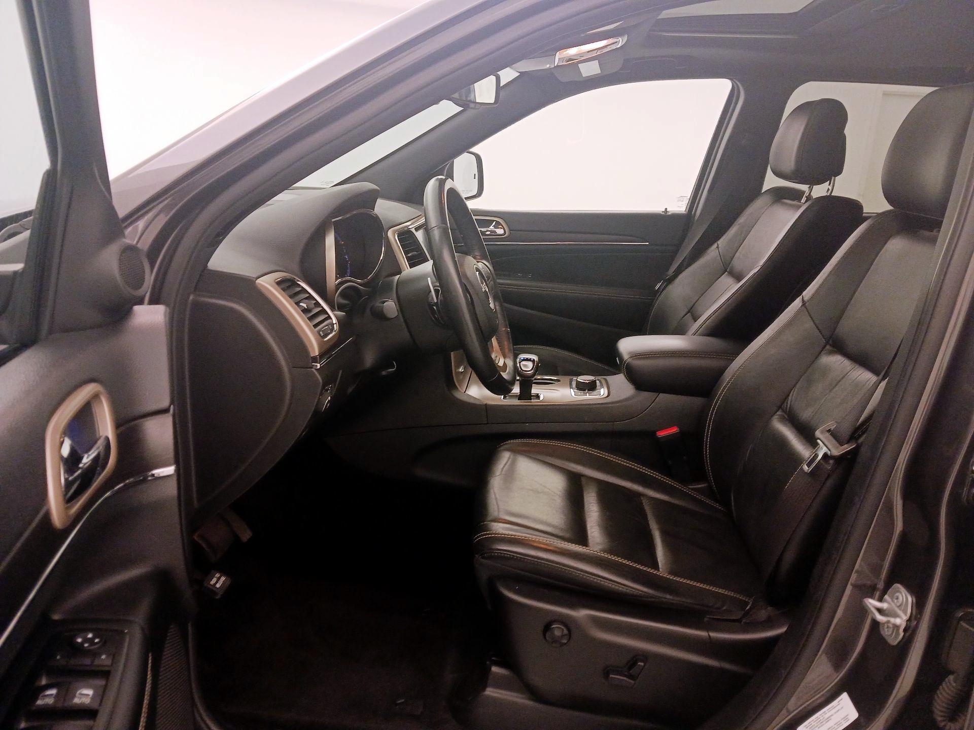 Thumbnail: 2015 Jeep Grand Cherokee - 11