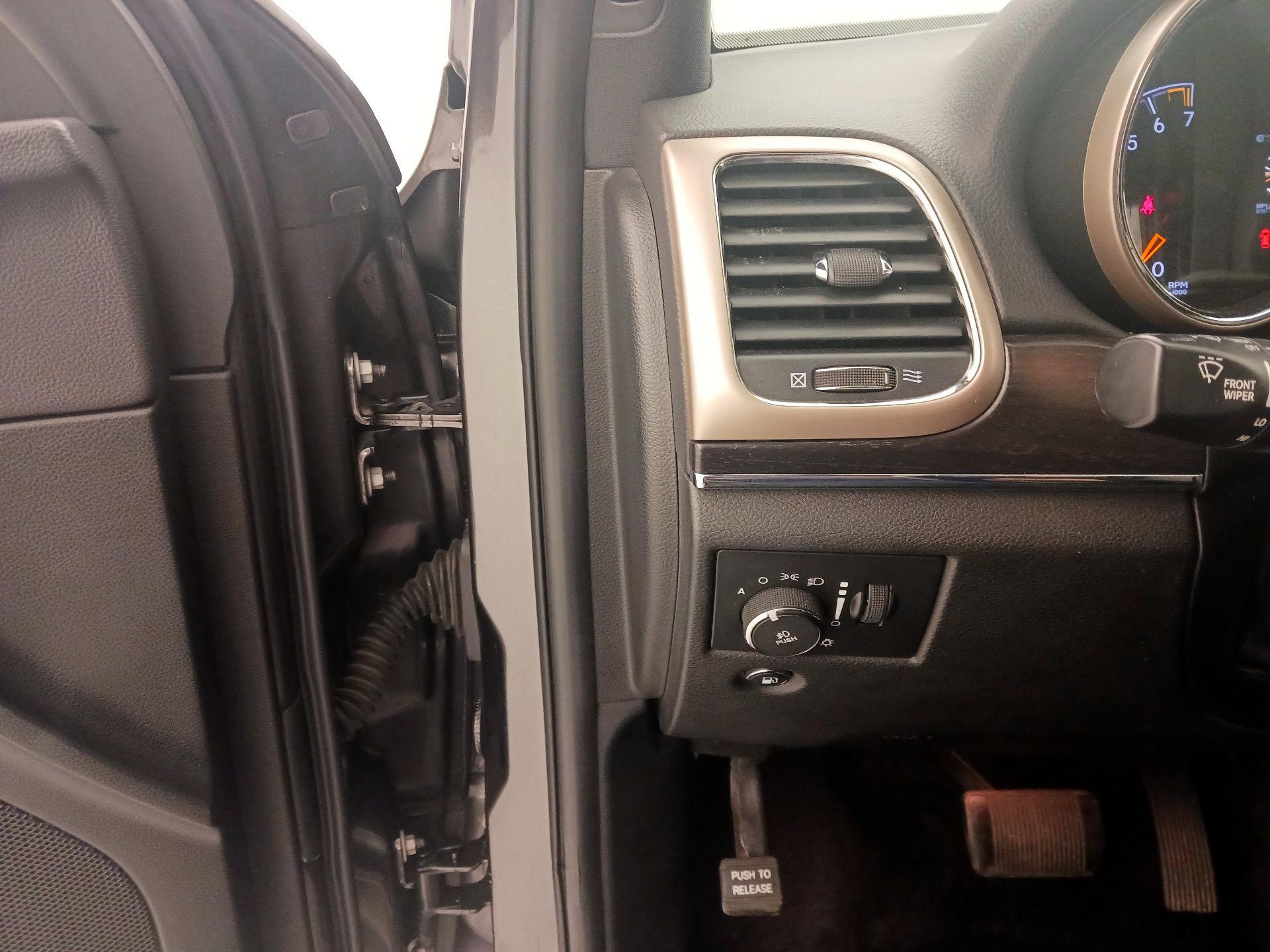 Thumbnail: 2015 Jeep Grand Cherokee - 13