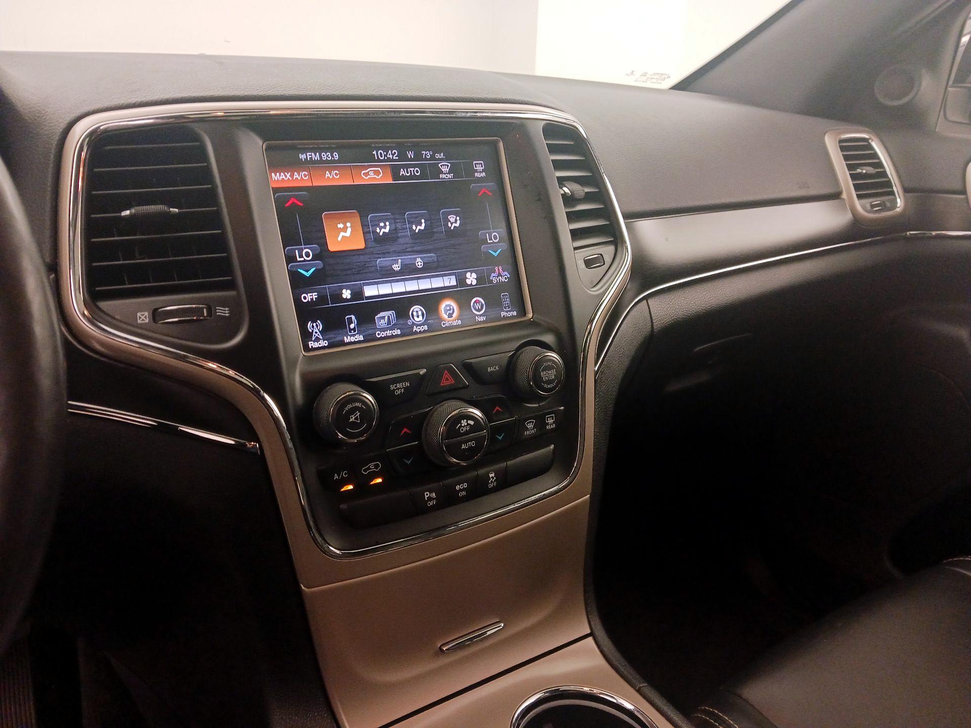 Thumbnail: 2015 Jeep Grand Cherokee - 17