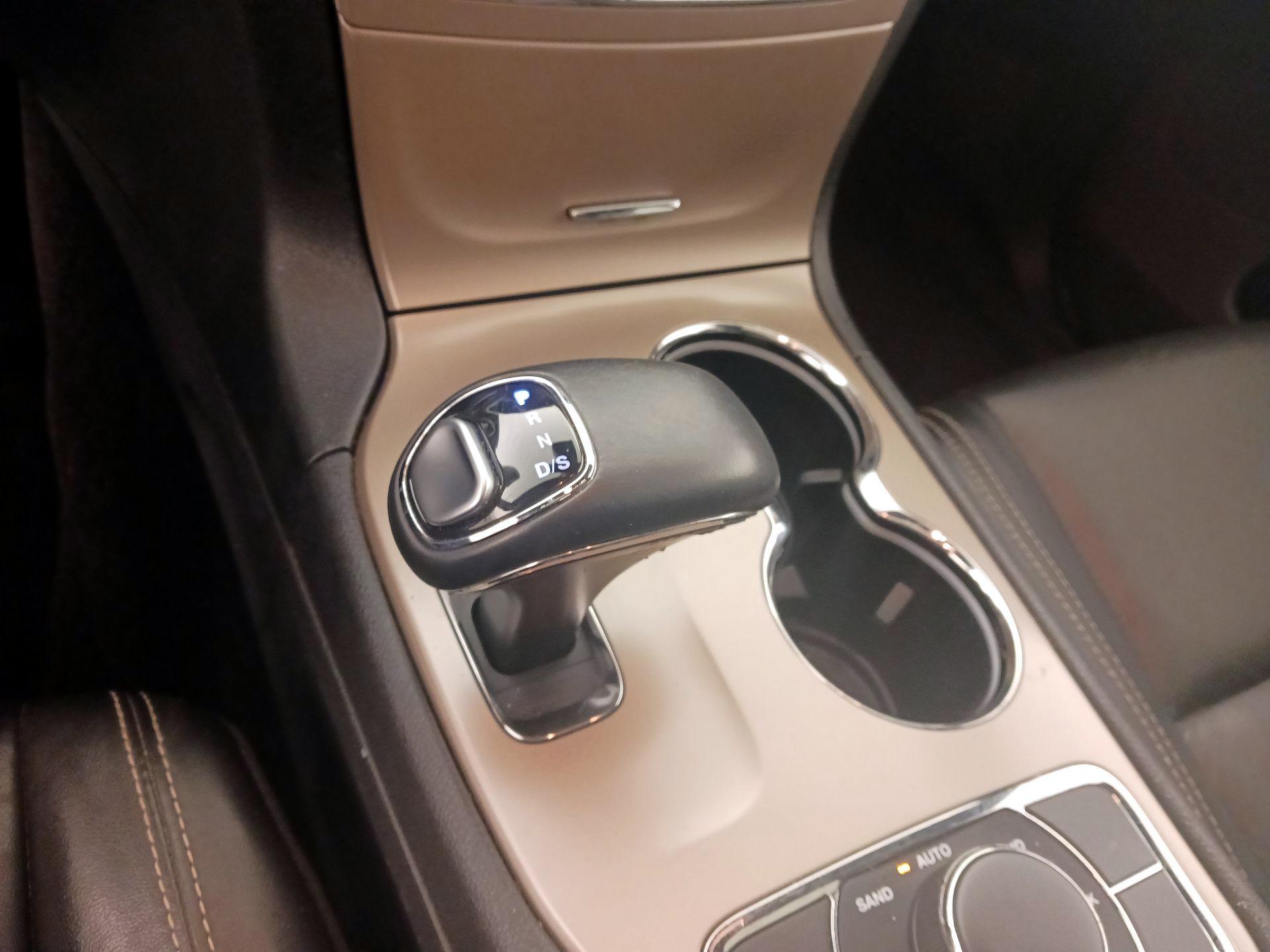 Thumbnail: 2015 Jeep Grand Cherokee - 18