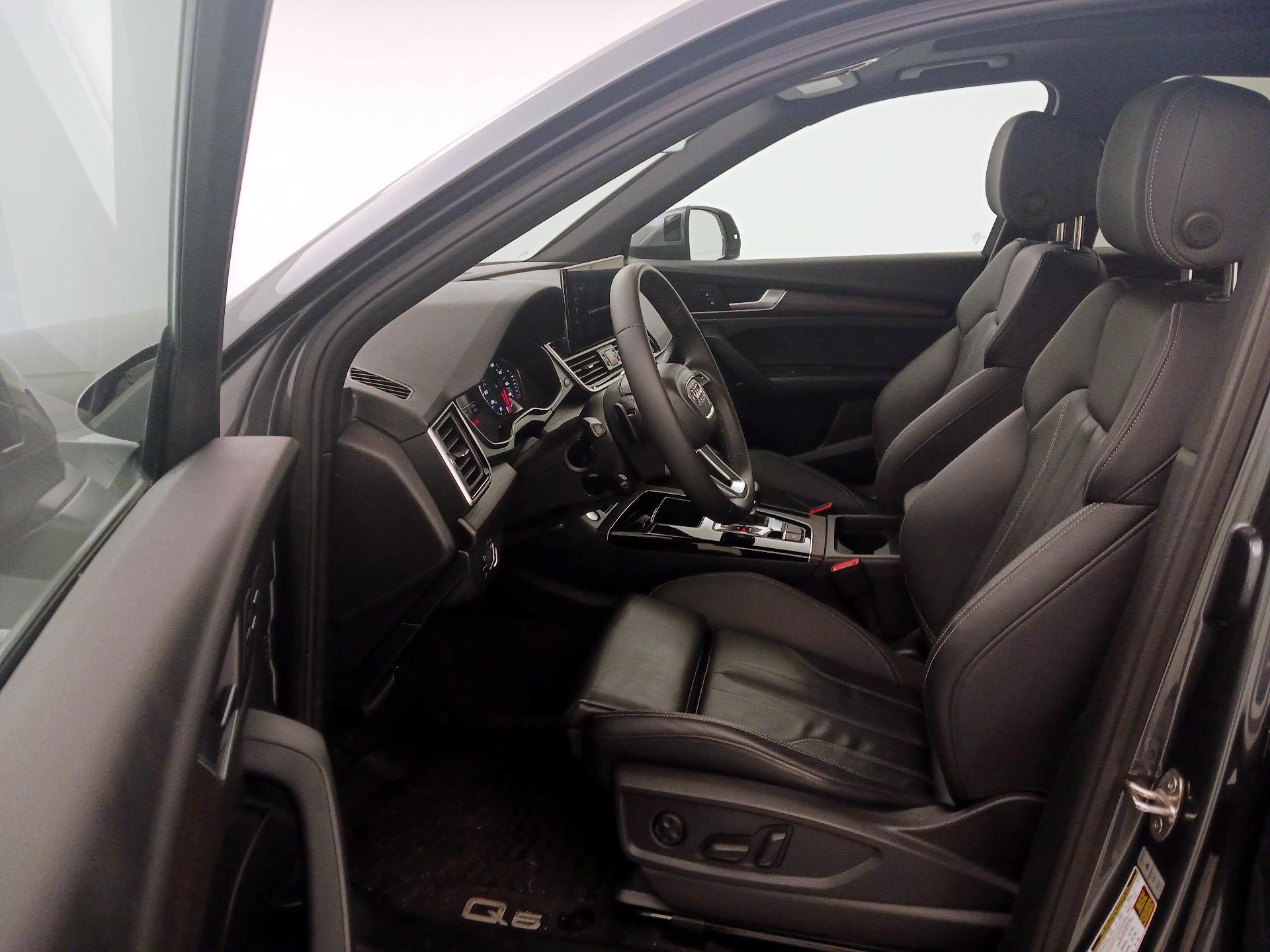 Thumbnail: 2024 Audi Q5 - 11