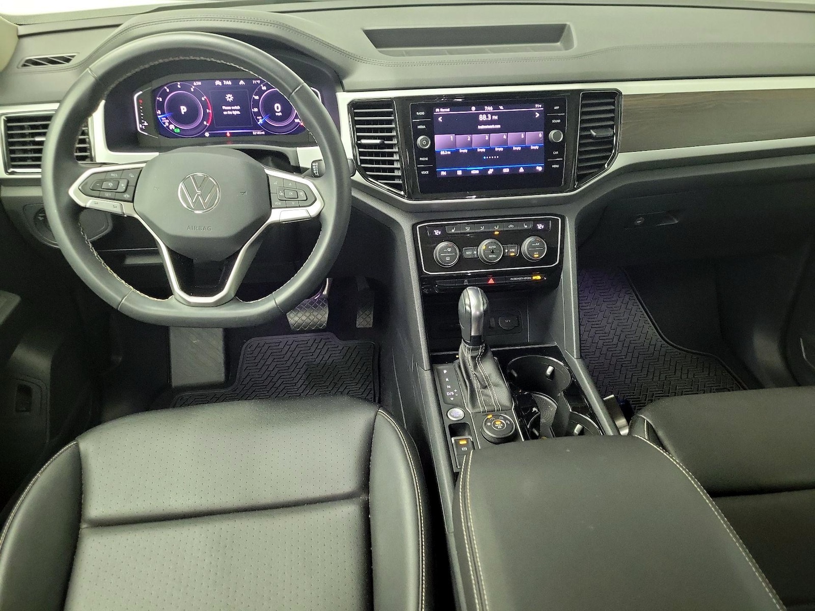 2023 Volkswagen Atlas SE w/Tech - Photo 10