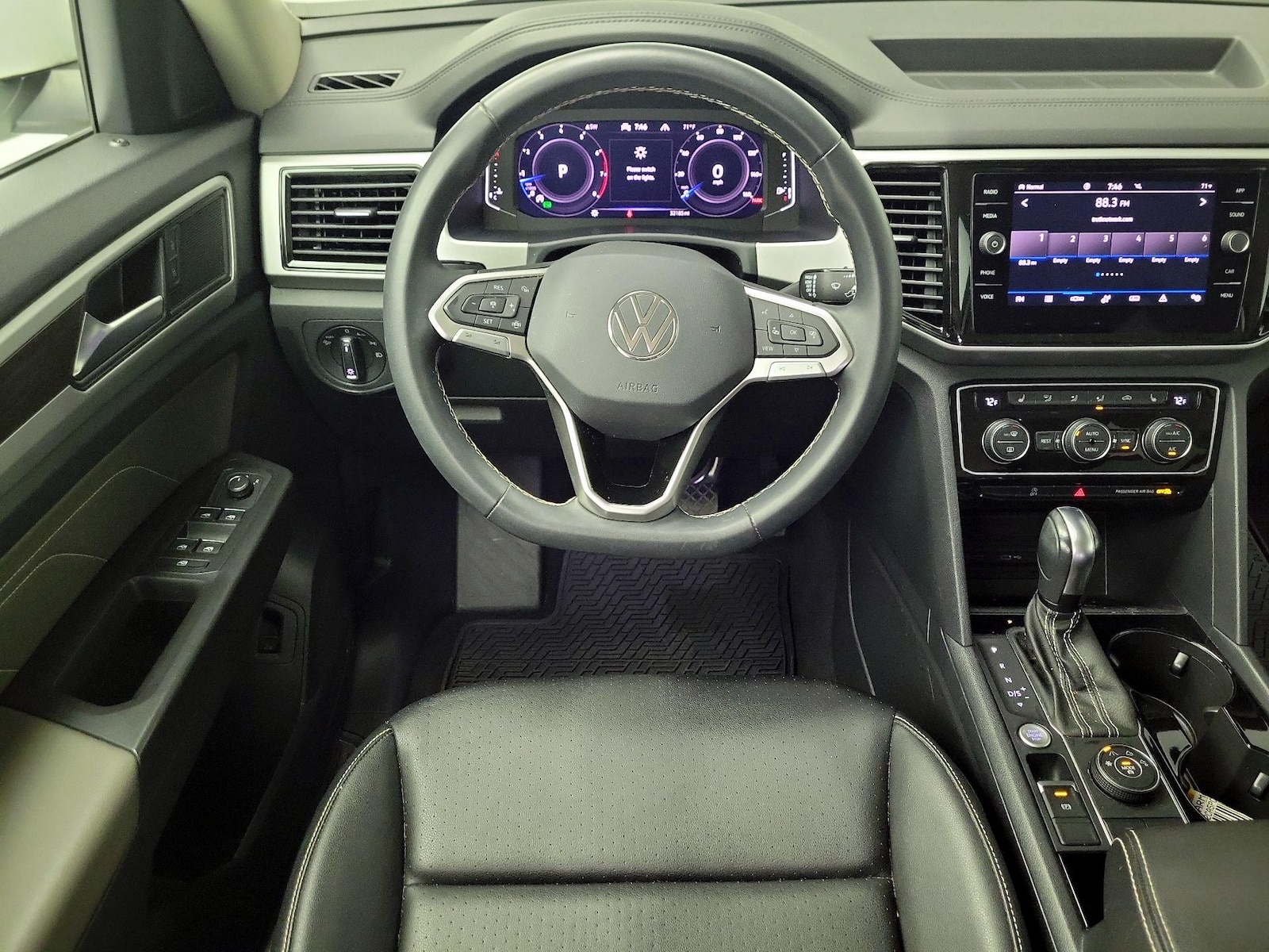 2023 Volkswagen Atlas SE w/Tech - Photo 11