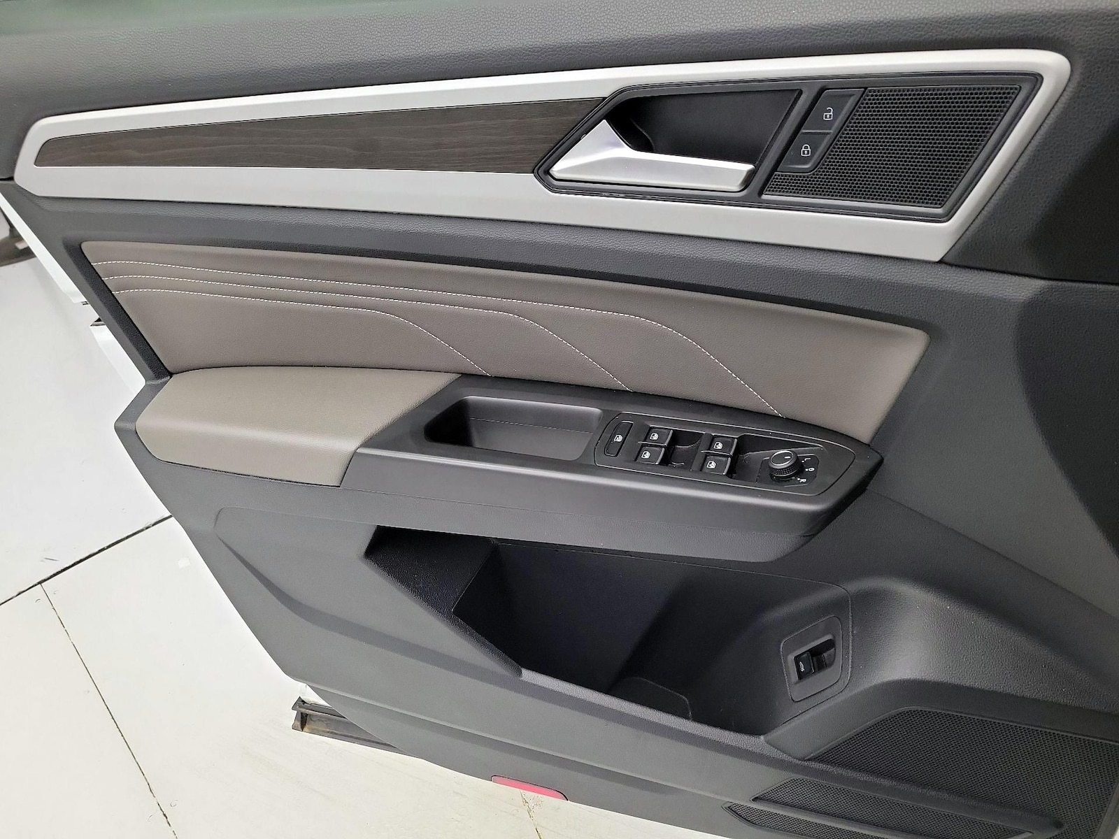 2023 Volkswagen Atlas SE w/Tech - Photo 13
