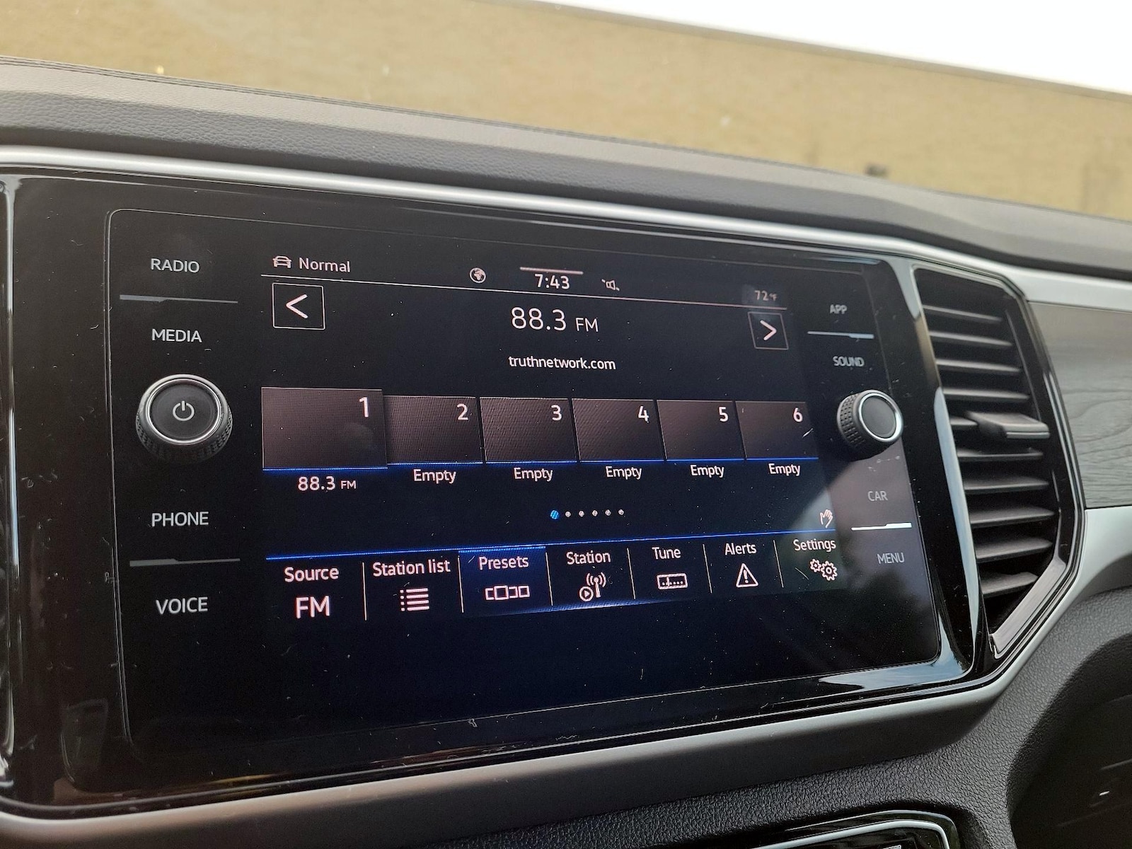 2023 Volkswagen Atlas SE w/Tech - Photo 16