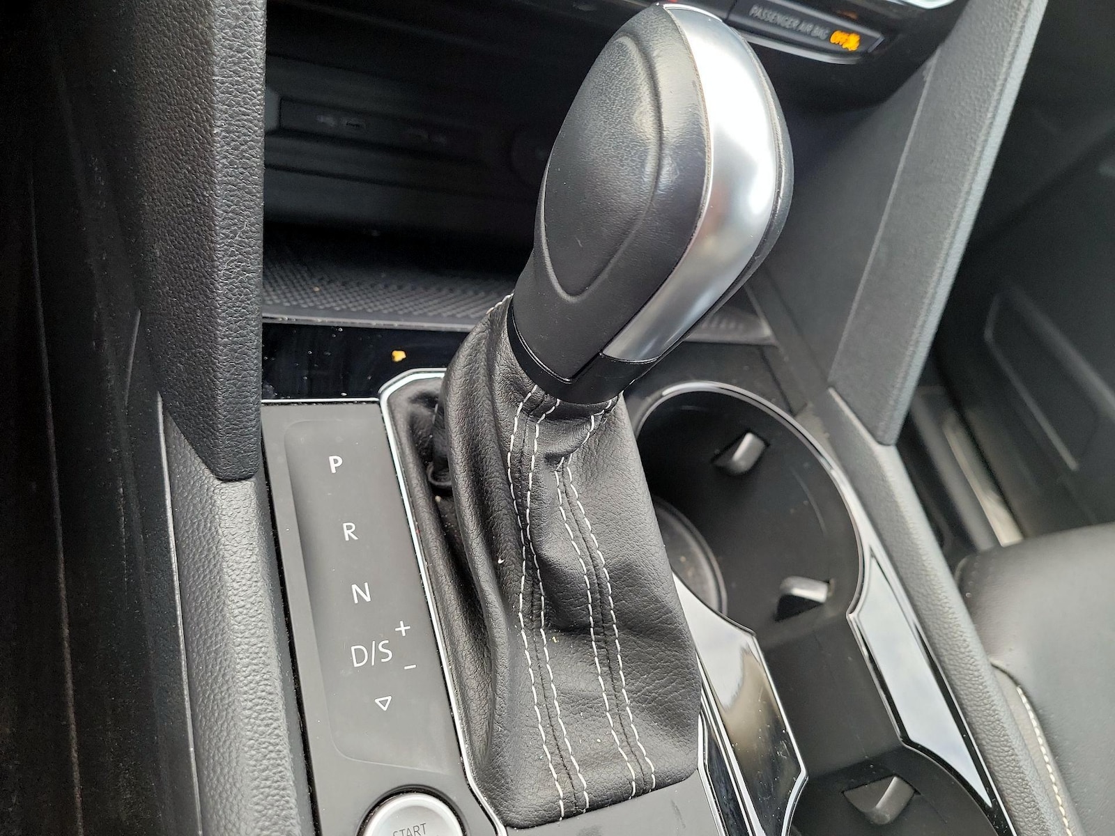 2023 Volkswagen Atlas SE w/Tech - Photo 18