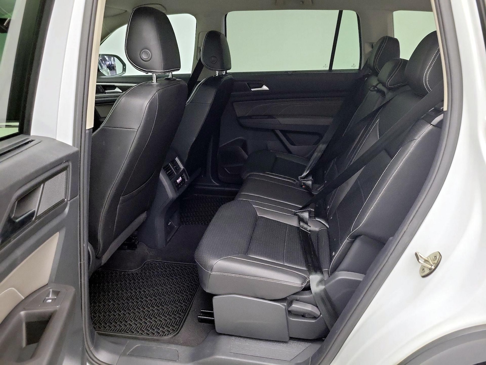 2023 Volkswagen Atlas SE w/Tech - Photo 20