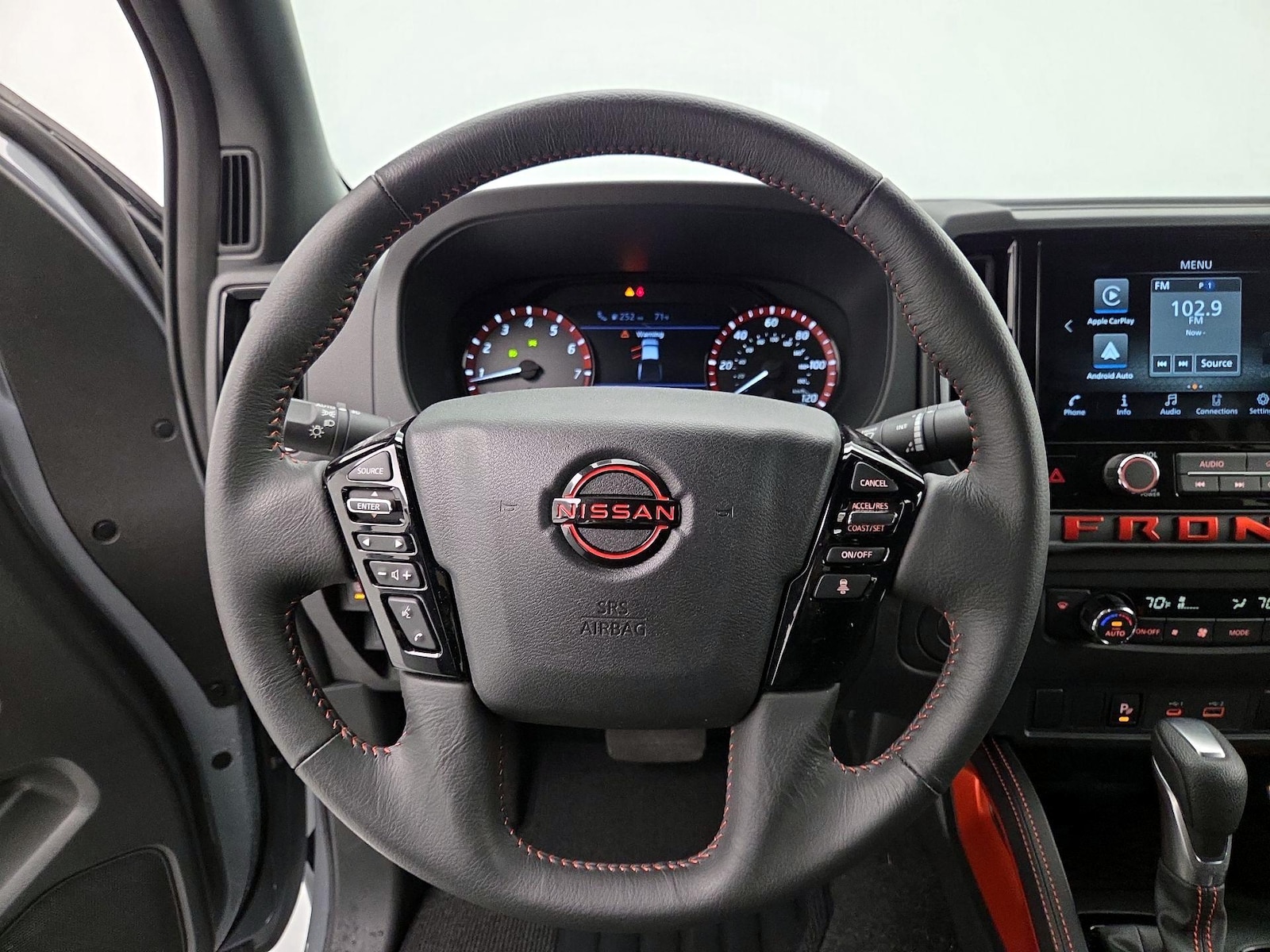 2025 Nissan Frontier PRO-X - Photo 11