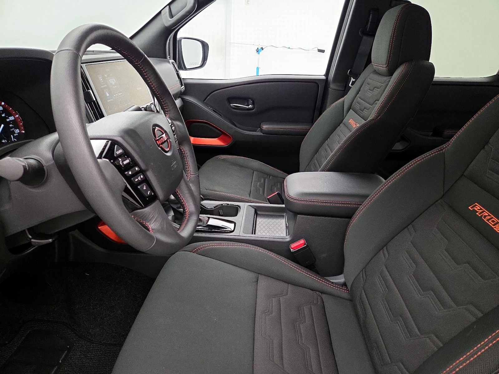 2025 Nissan Frontier PRO-X - Photo 12
