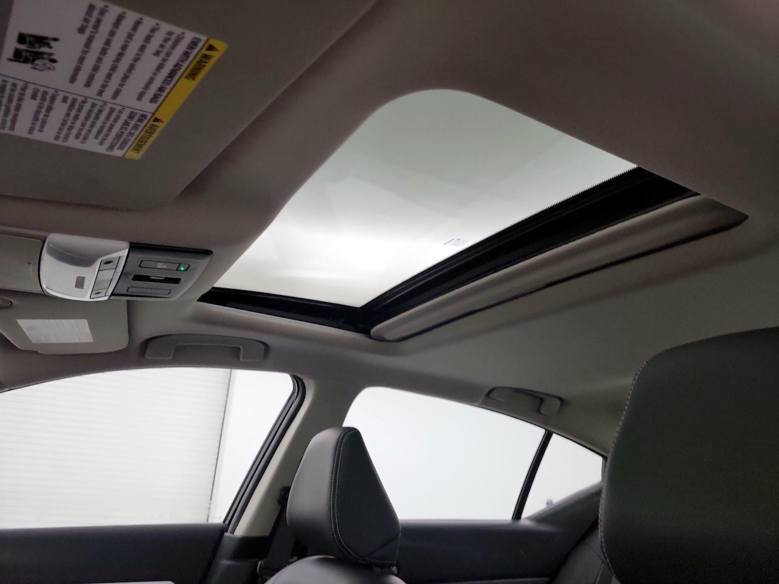 Sunroof(s) & Overhead Airbags