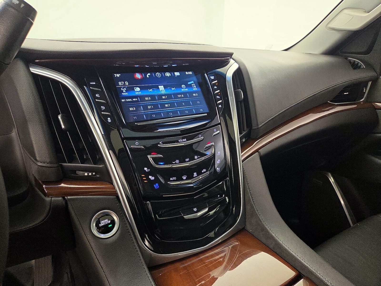 2018 Cadillac Escalade ESV Luxury - Photo 17