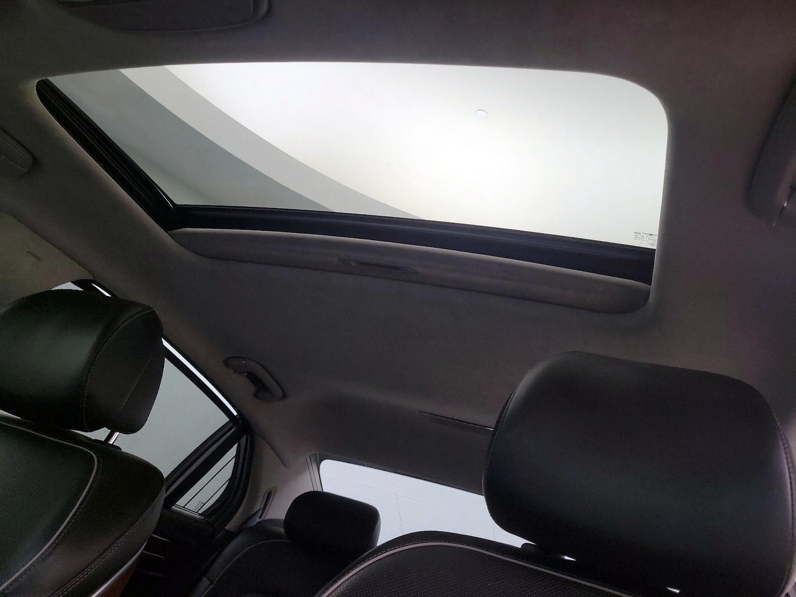 Sunroof(s) & Overhead Airbags