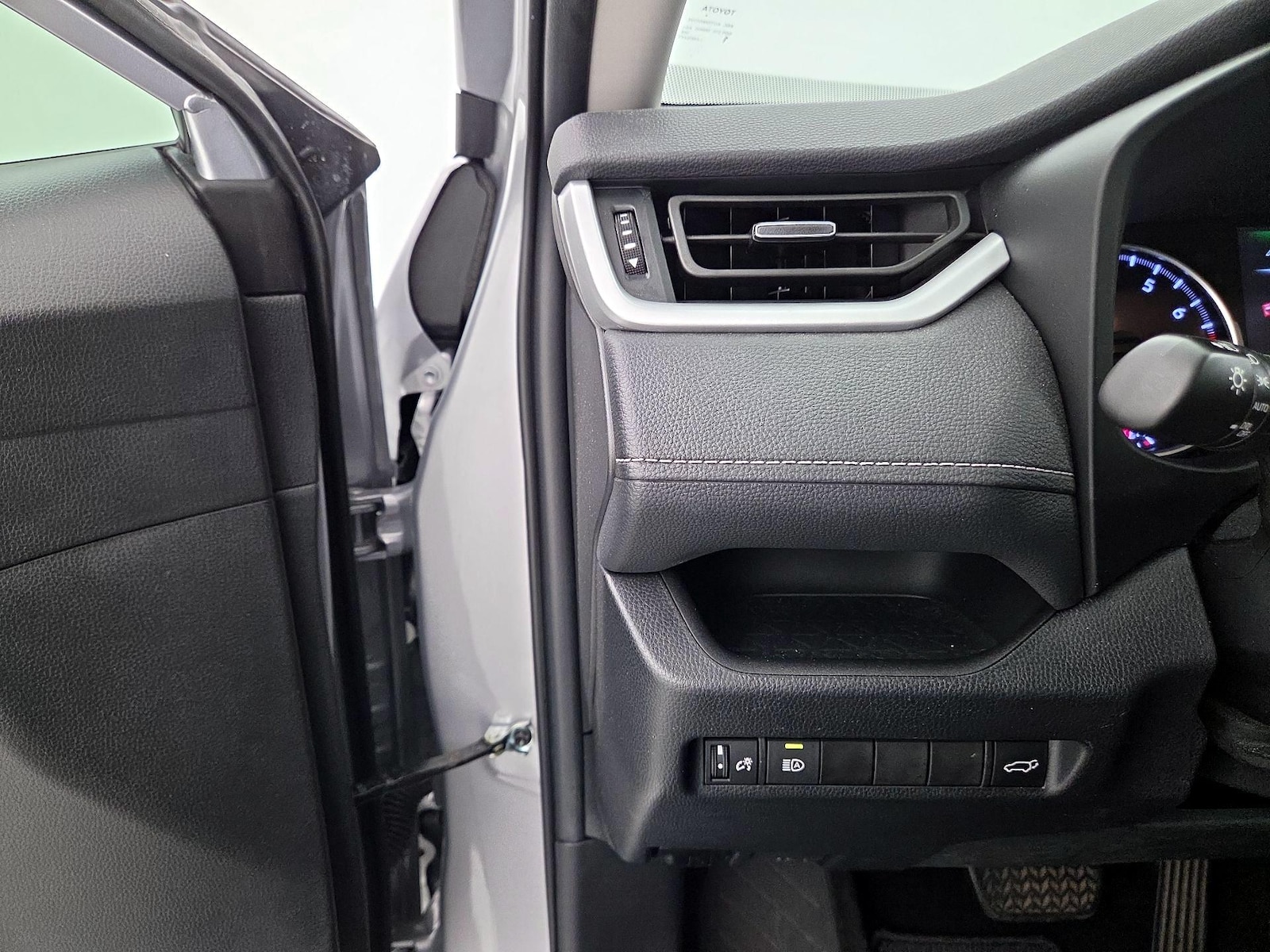2021 Toyota RAV4 XLE Premium - Photo 14