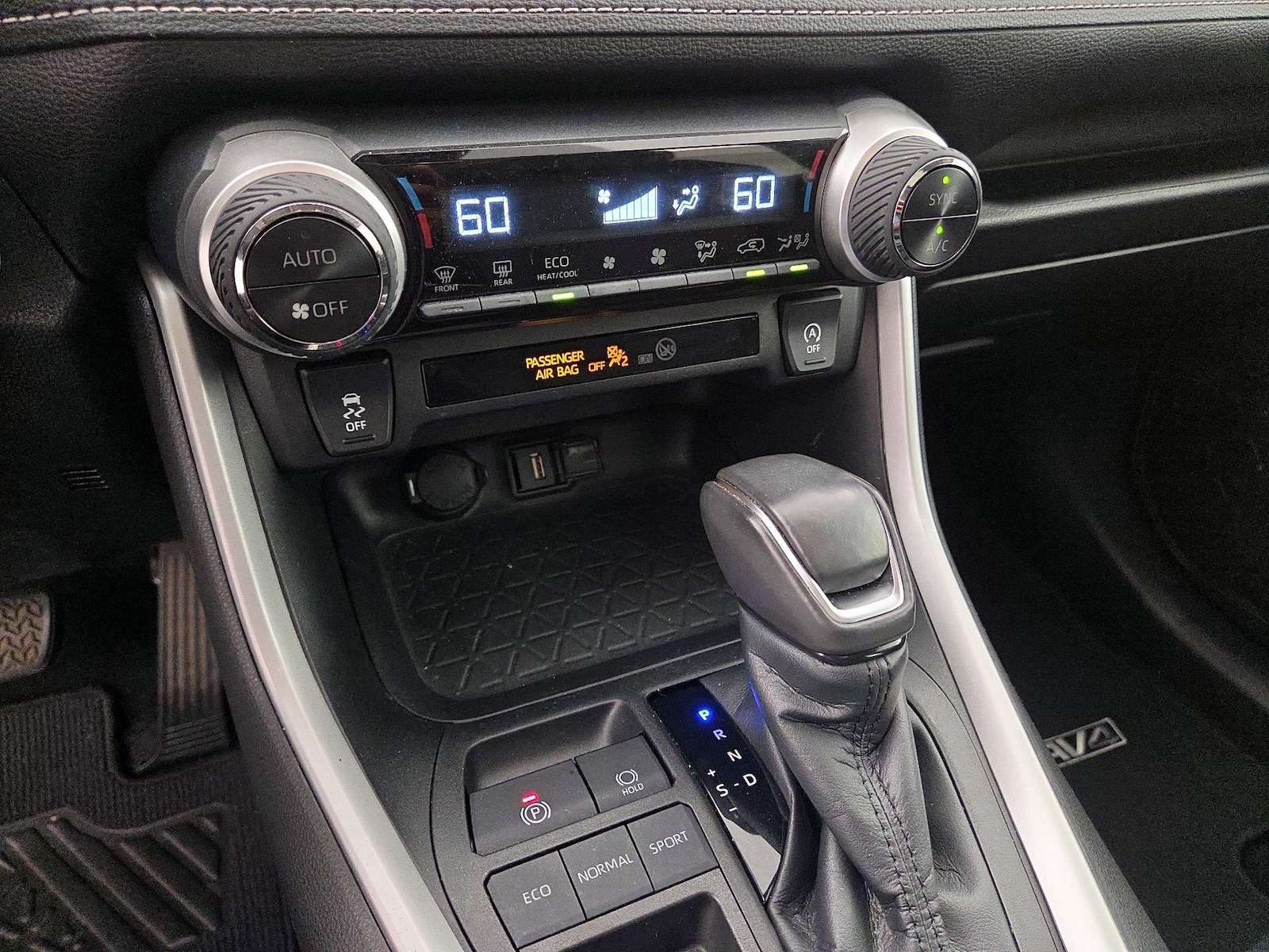 2021 Toyota RAV4 XLE Premium - Photo 17