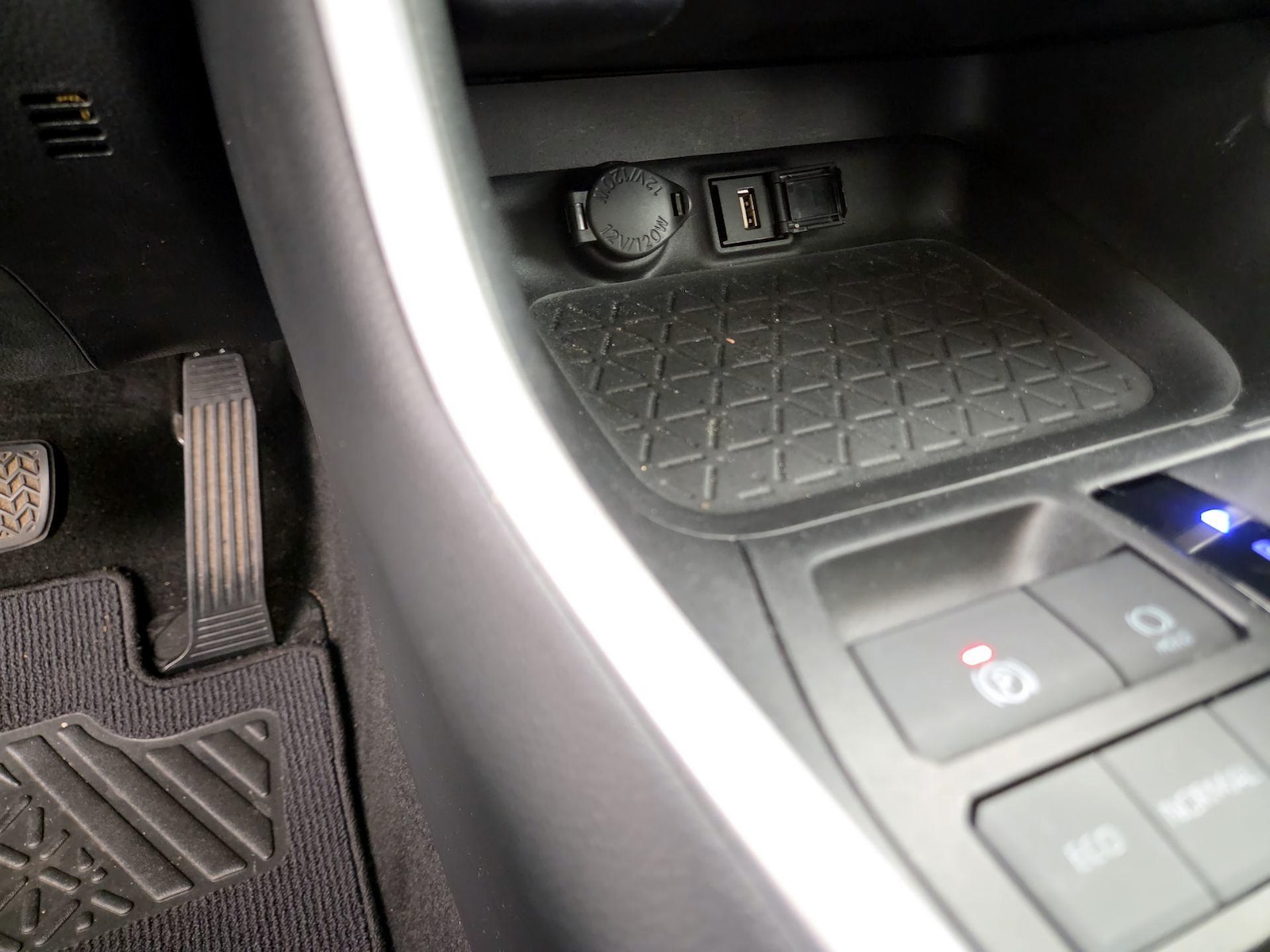 2021 Toyota RAV4 XLE Premium - Photo 19