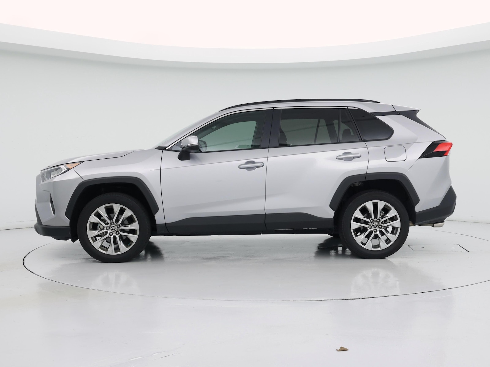 2021 Toyota RAV4 XLE Premium - Photo 4