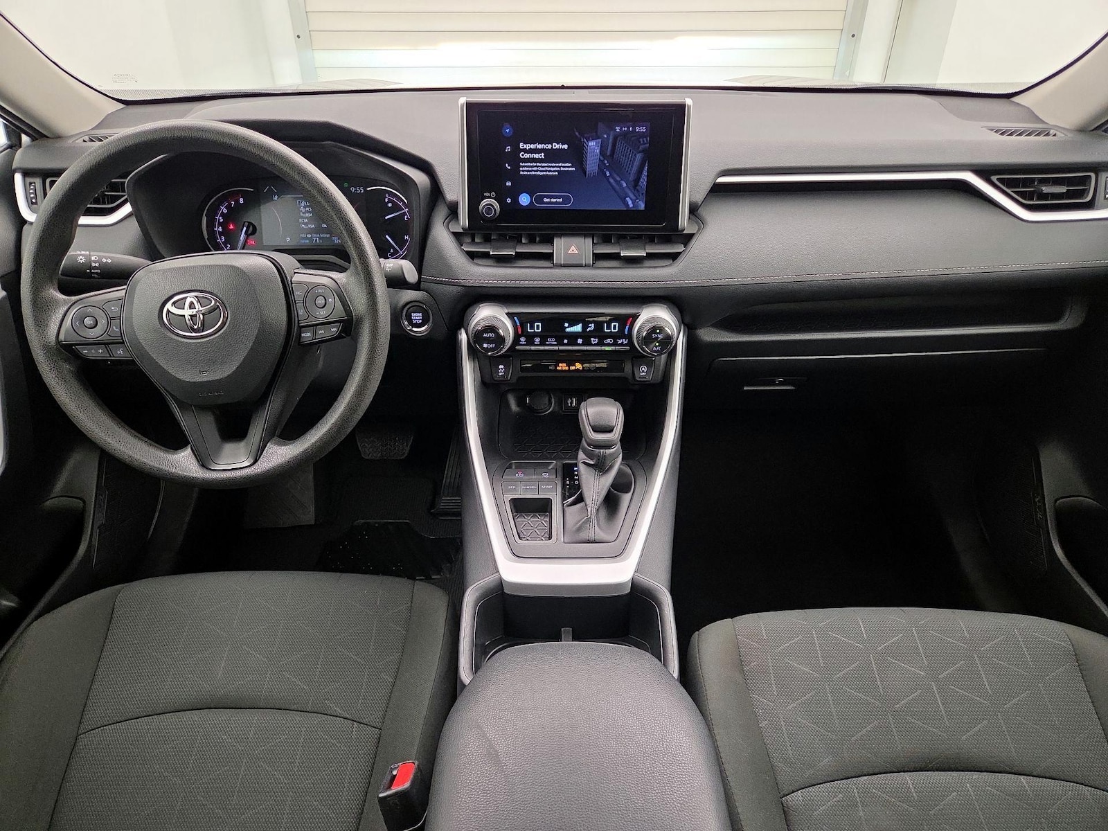 2025 Toyota RAV4 XLE - Photo 10