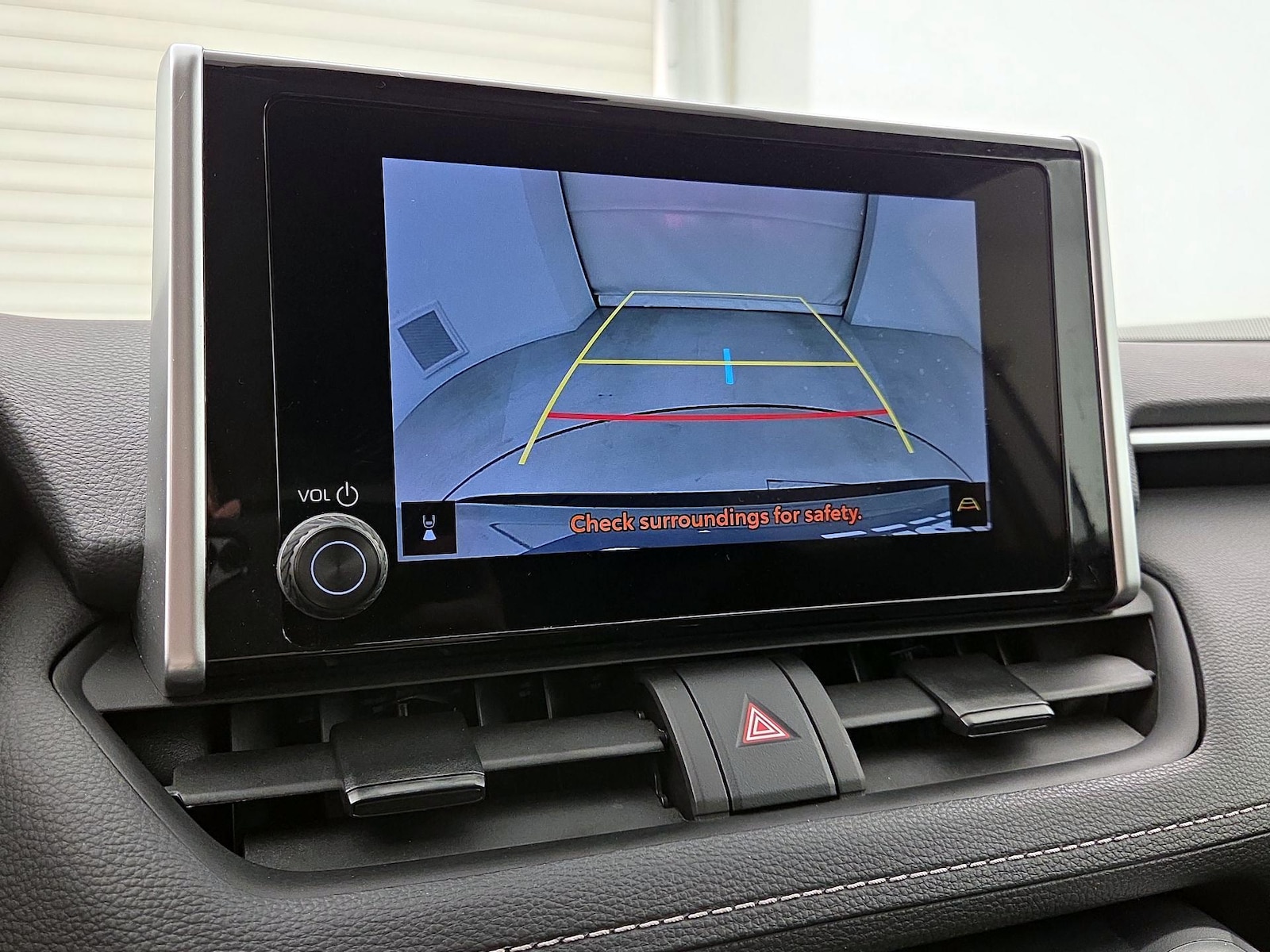 2025 Toyota RAV4 XLE - Photo 15