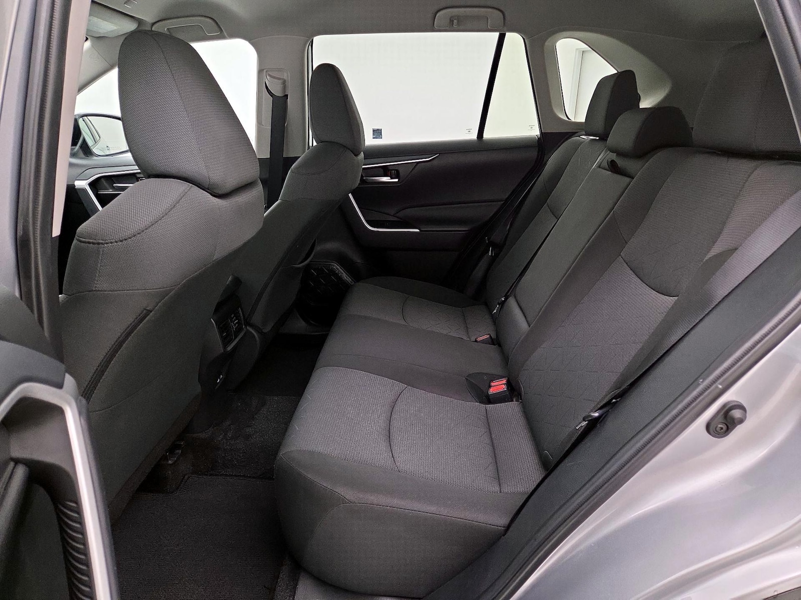2025 Toyota RAV4 XLE - Photo 20