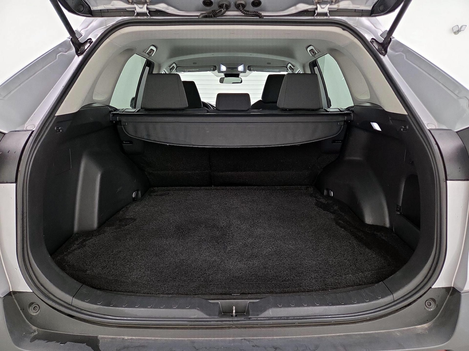 2025 Toyota RAV4 XLE - Photo 21
