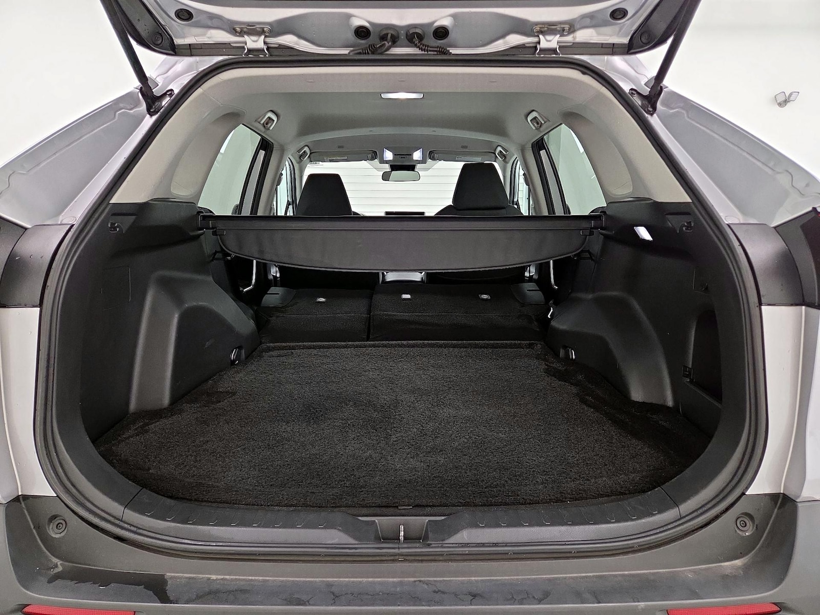 2025 Toyota RAV4 XLE - Photo 22