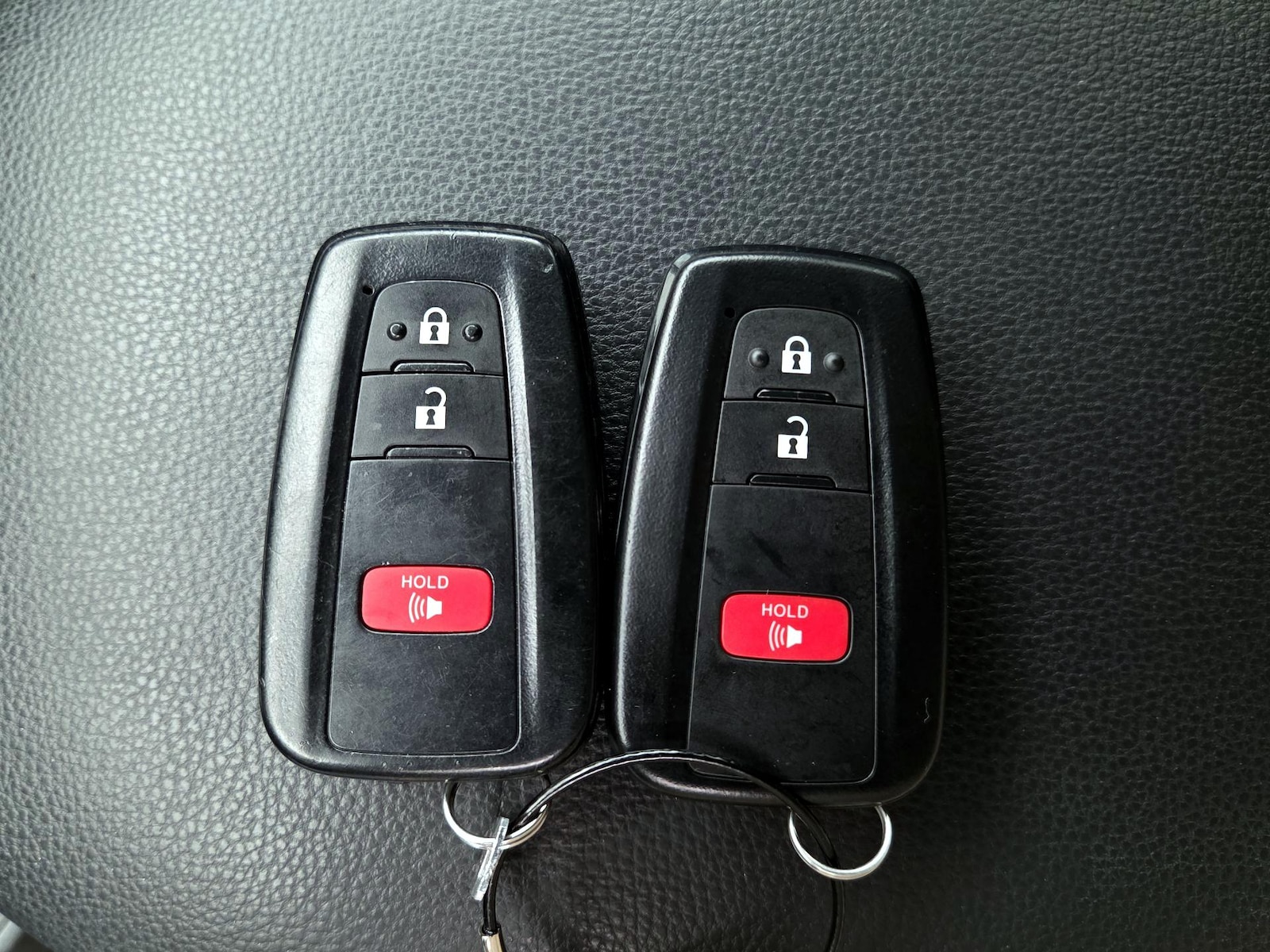 2025 Toyota RAV4 XLE - Photo 24