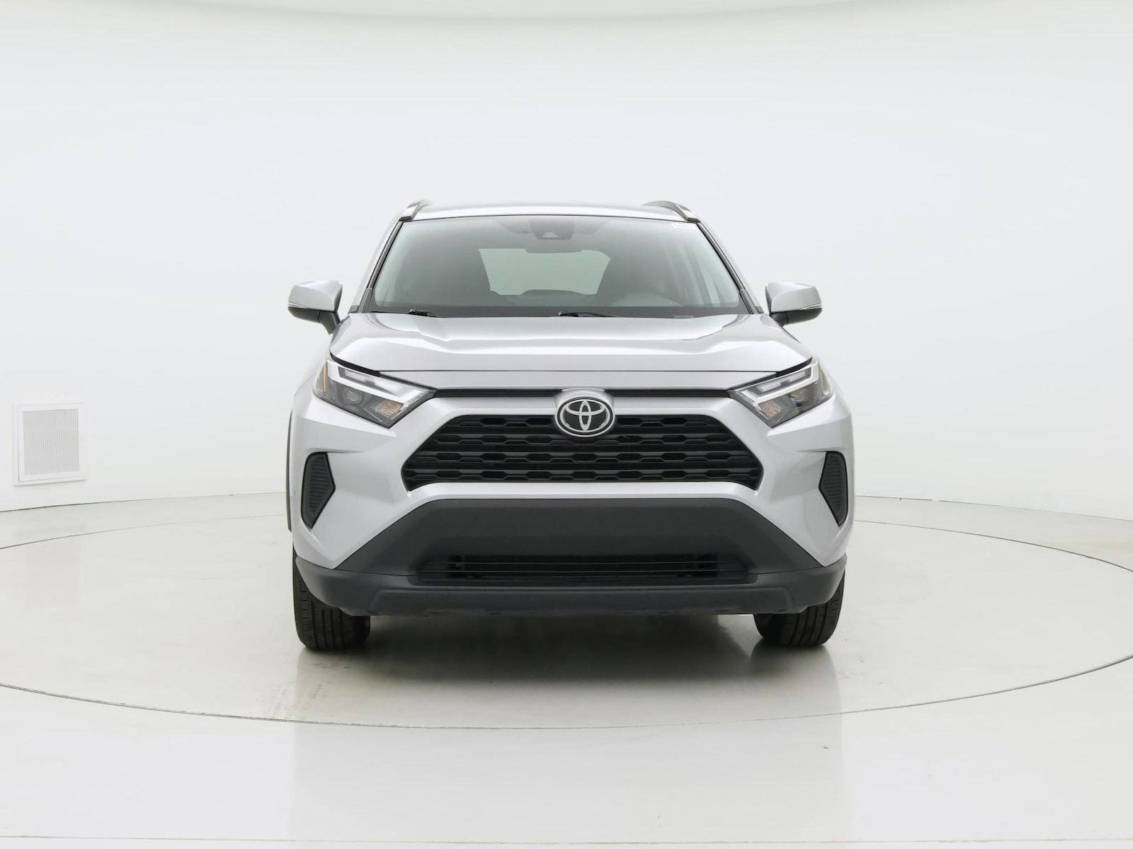 2025 Toyota RAV4 XLE - Photo 6