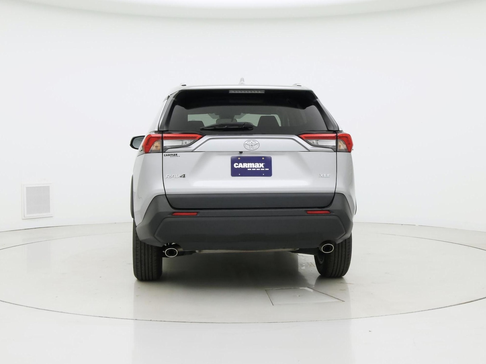 2025 Toyota RAV4 XLE - Photo 7
