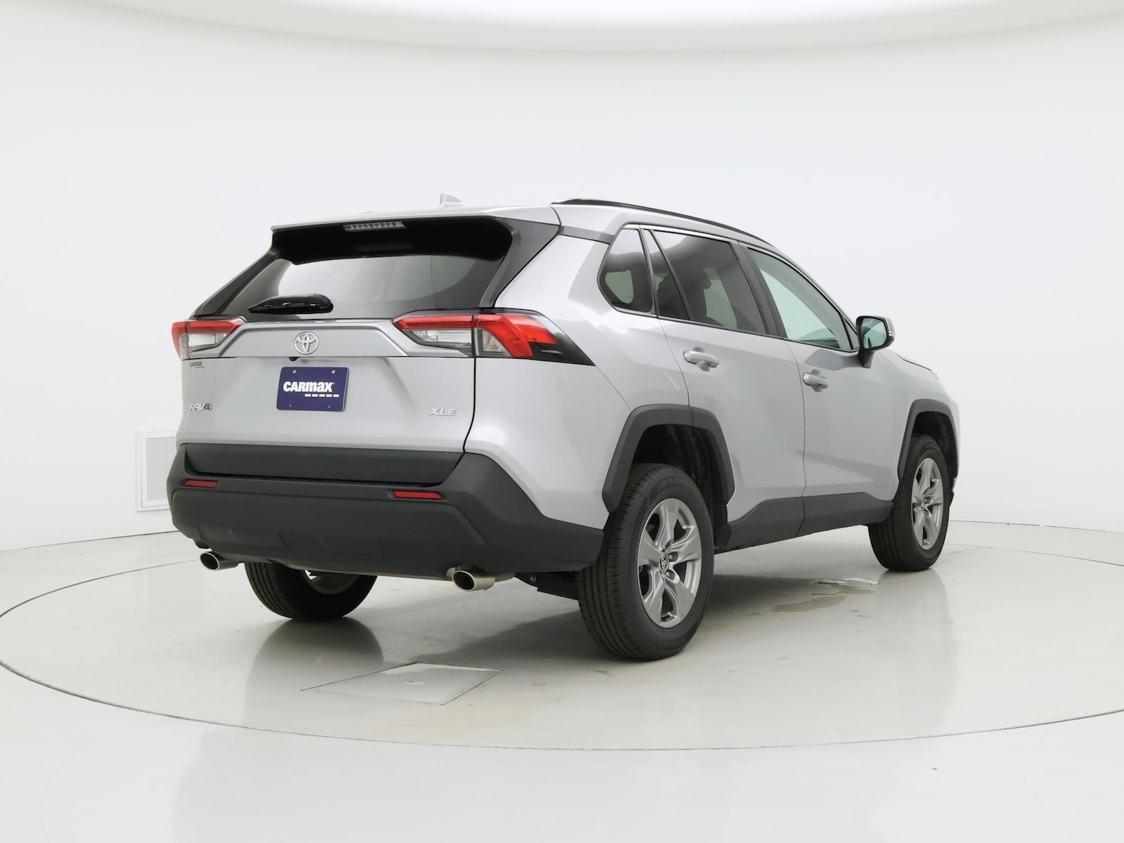 2025 Toyota RAV4 XLE - Photo 9