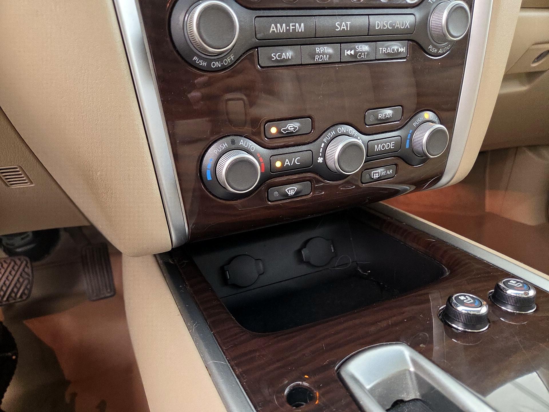 Thumbnail: 2015 Nissan Pathfinder - 17