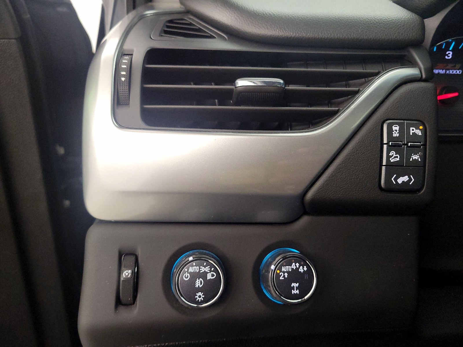 2020 Chevrolet Tahoe LT - Photo 14