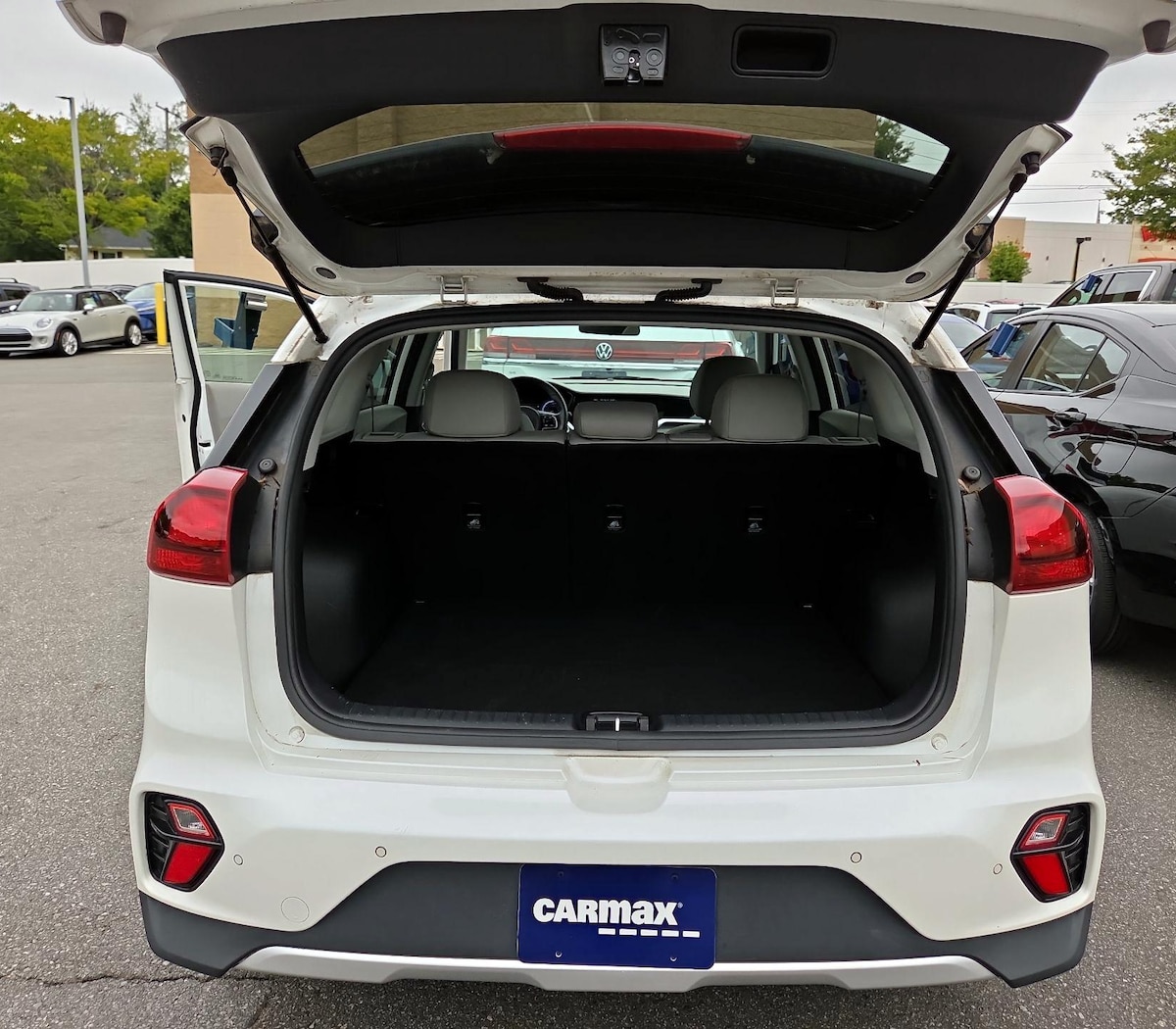 Trunk/Cargo (Seats Up)