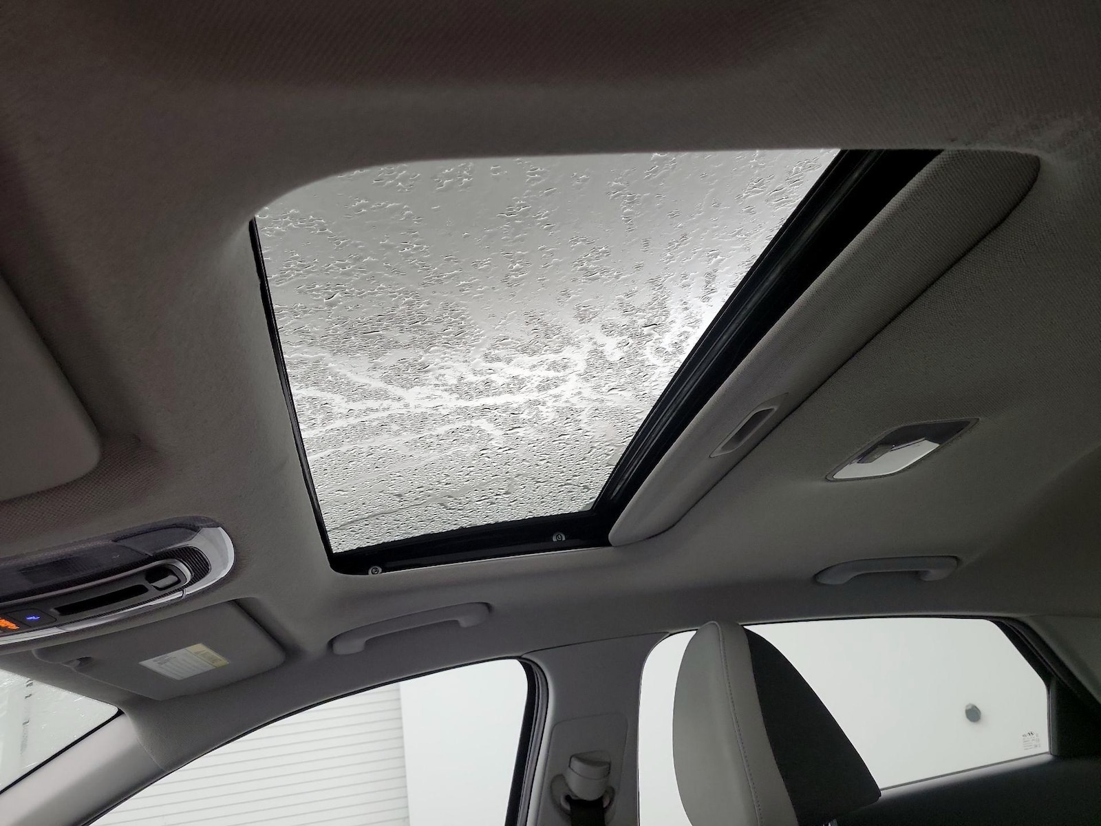 Sunroof(s) & Overhead Airbags