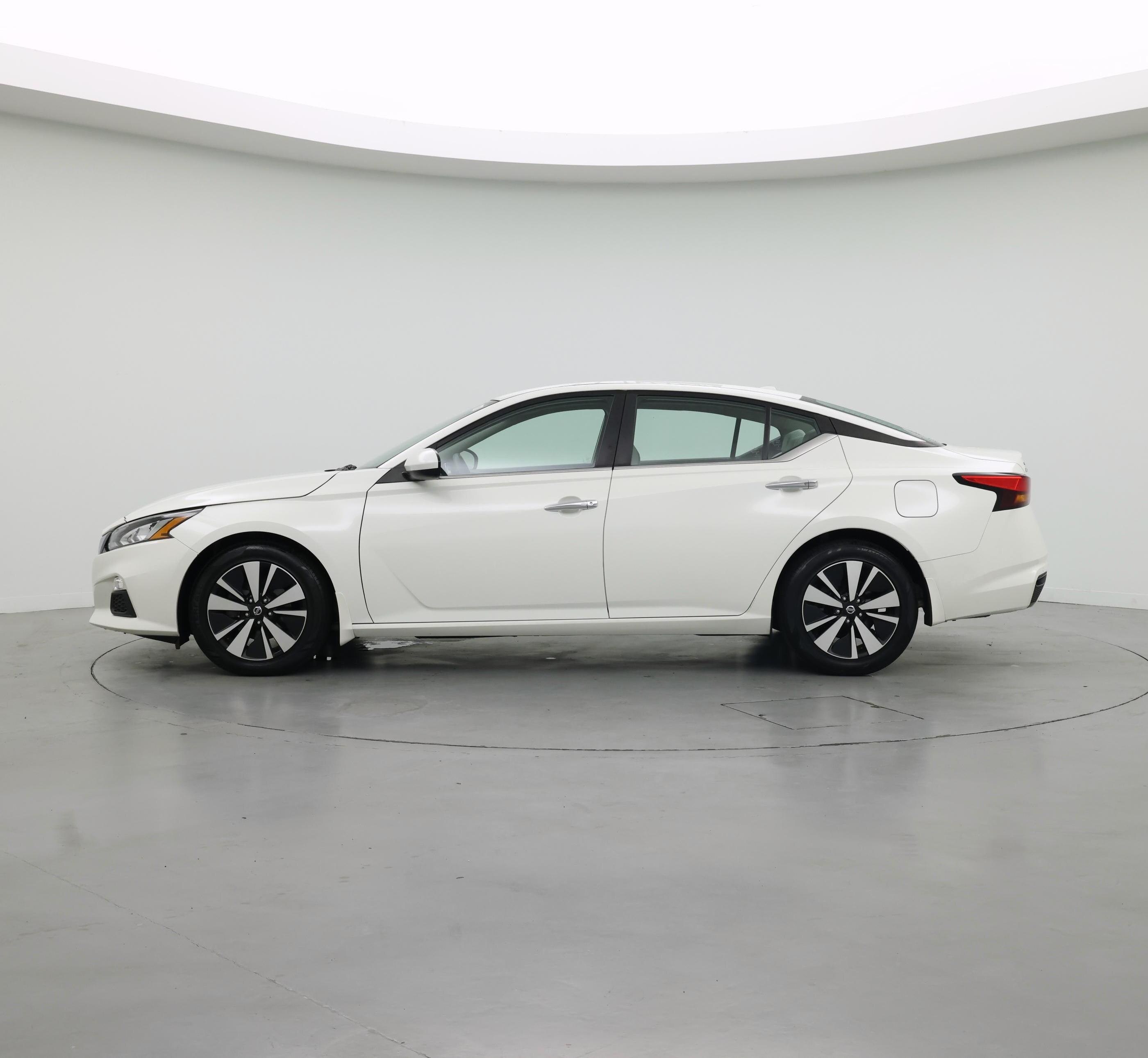 Thumbnail: 2021 Nissan Altima - 3
