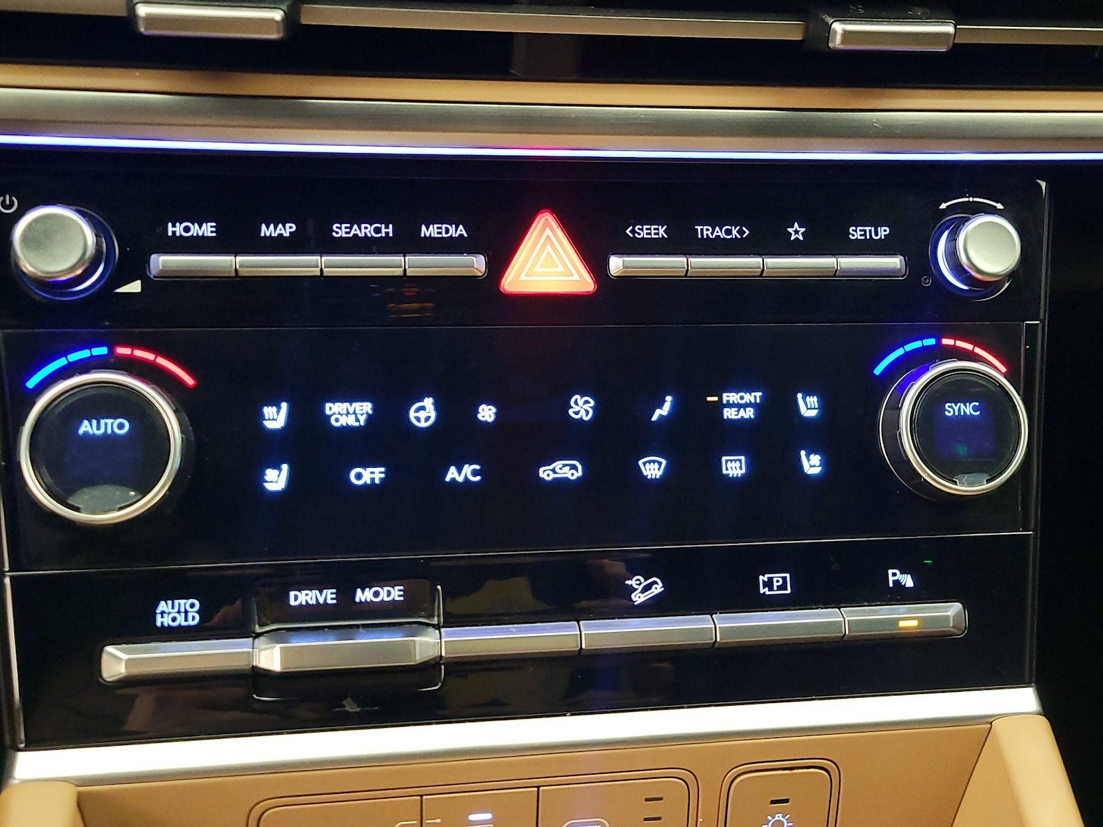 2025 Hyundai Santa Fe Limited - Photo 18