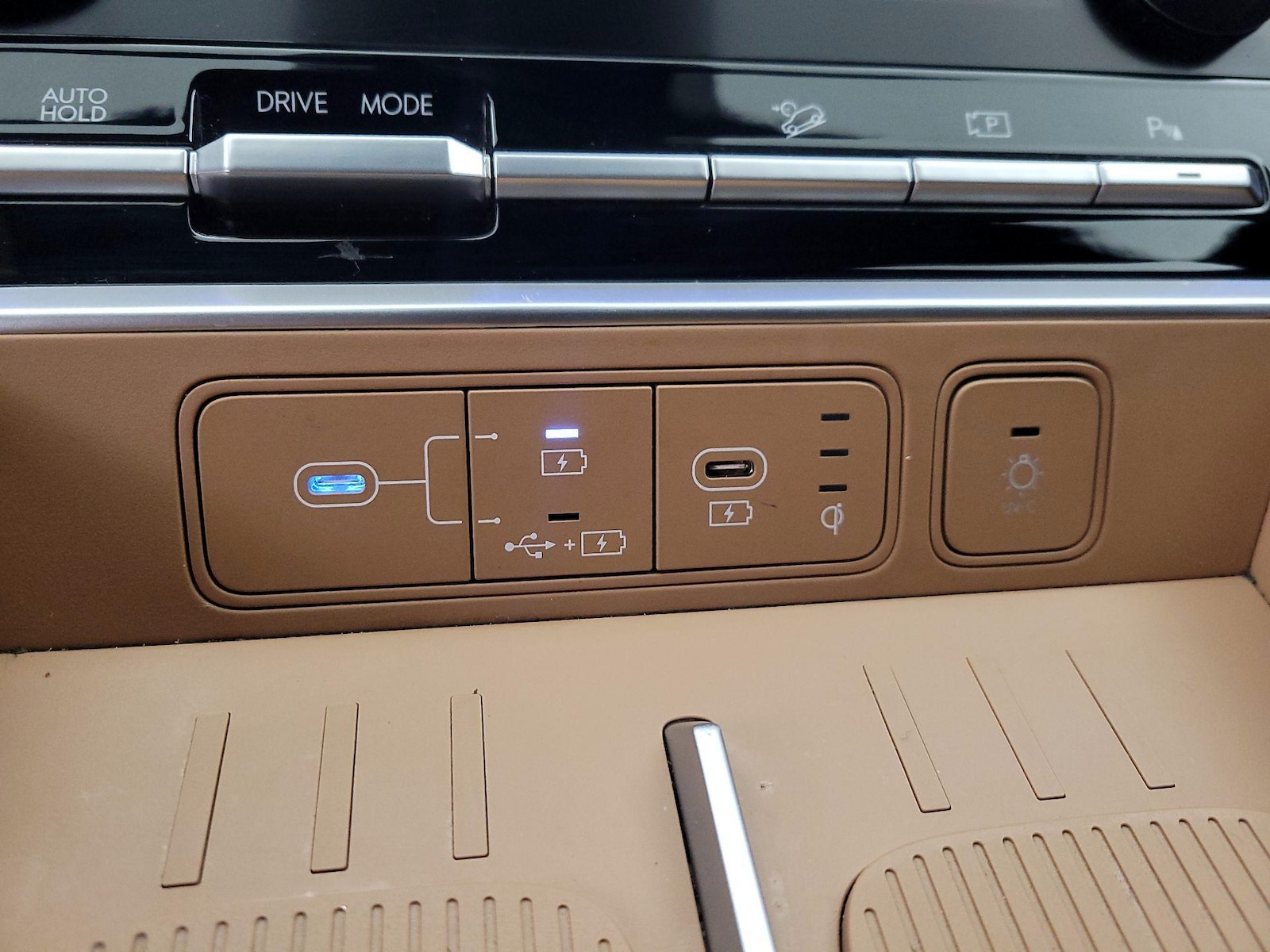 2025 Hyundai Santa Fe Limited - Photo 20