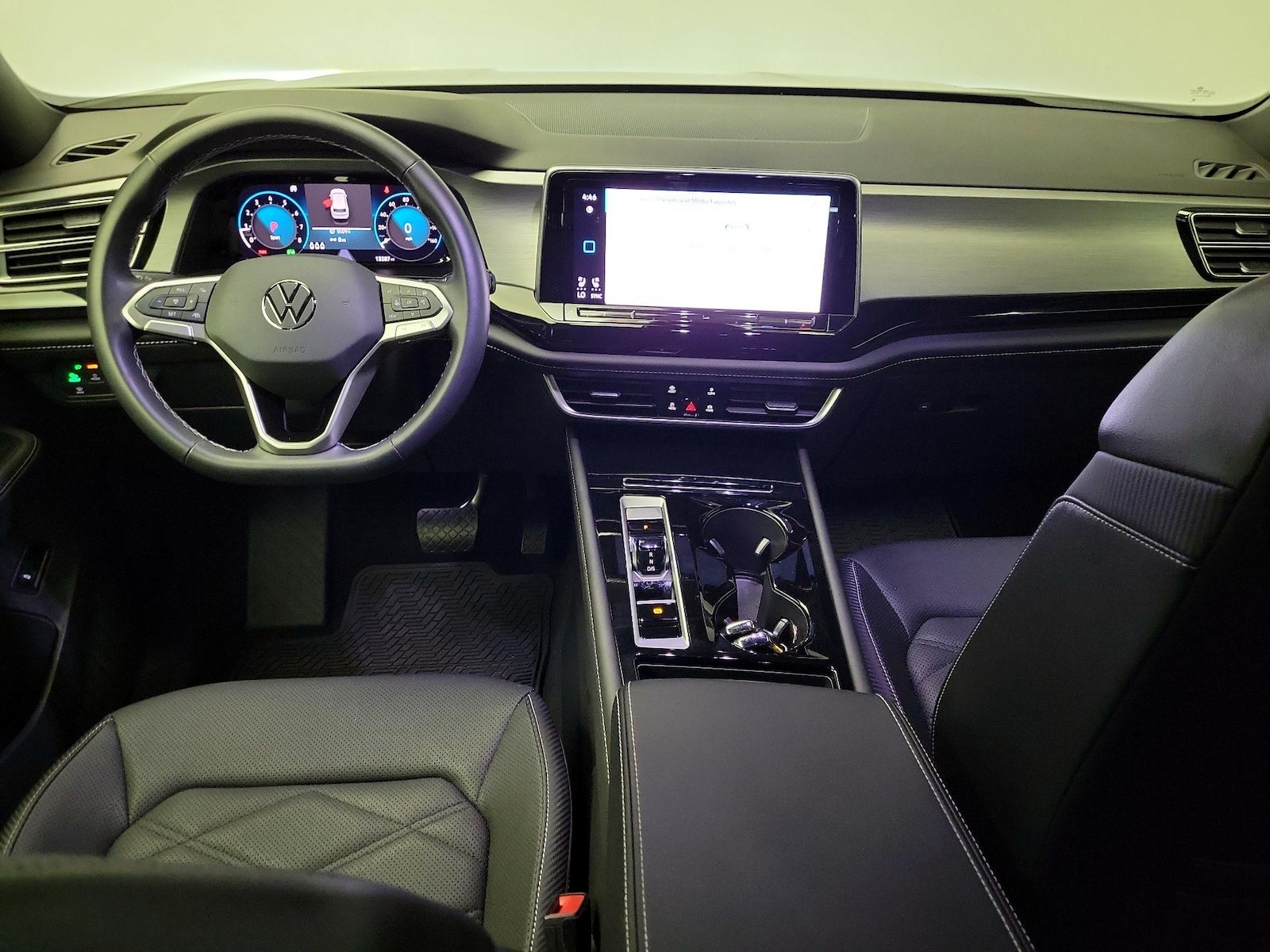 2024 Volkswagen Atlas Cross Sport SE w/Tech - Photo 10
