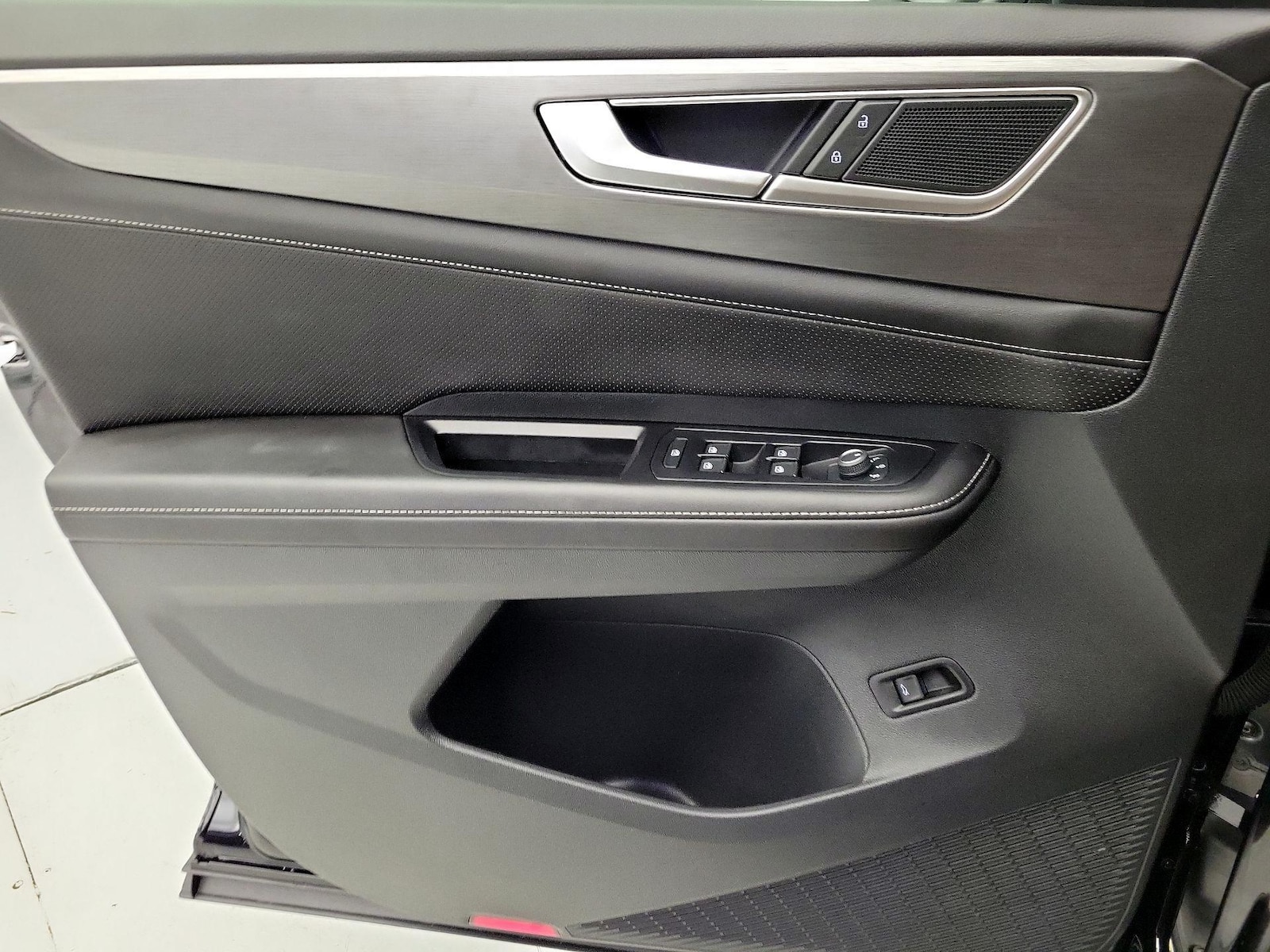 2024 Volkswagen Atlas Cross Sport SE w/Tech - Photo 13