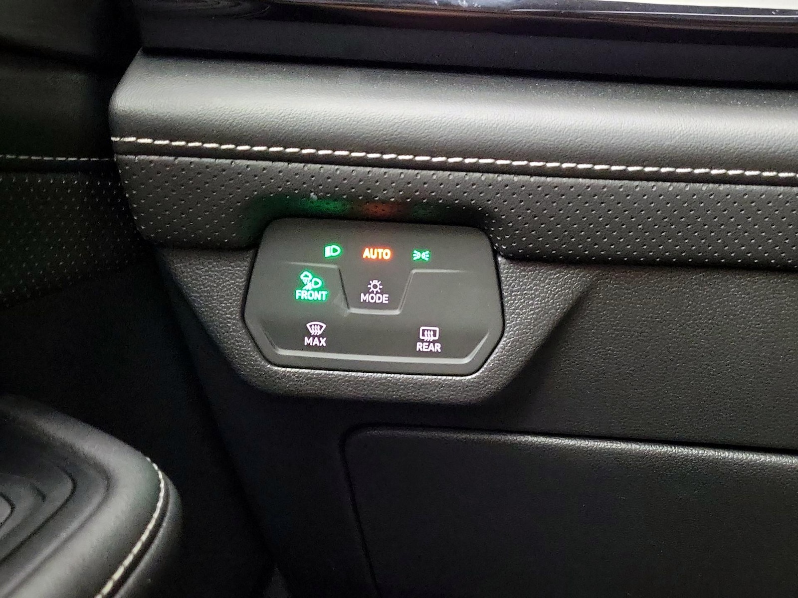 2024 Volkswagen Atlas Cross Sport SE w/Tech - Photo 14