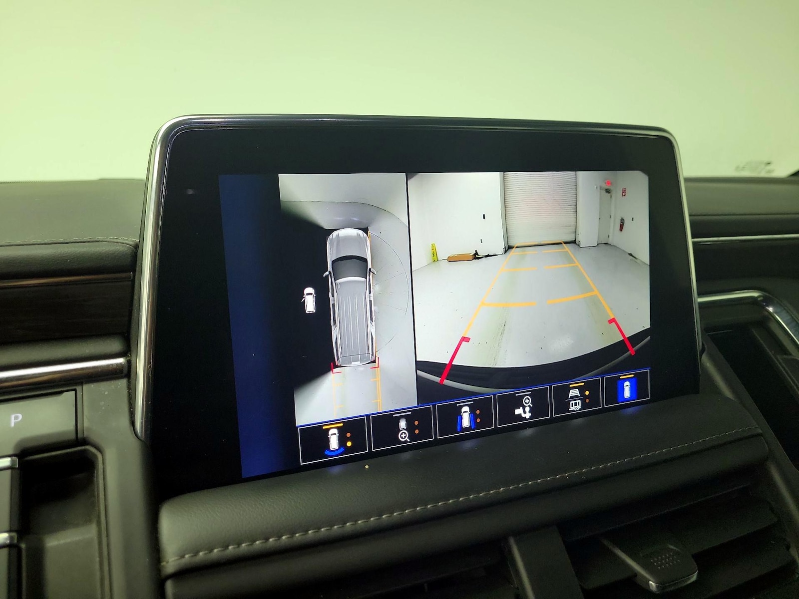 2022 Chevrolet Suburban Z71 - Photo 16