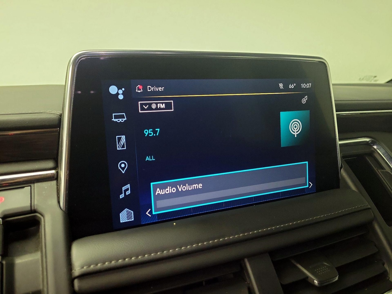 2022 Chevrolet Suburban Z71 - Photo 17
