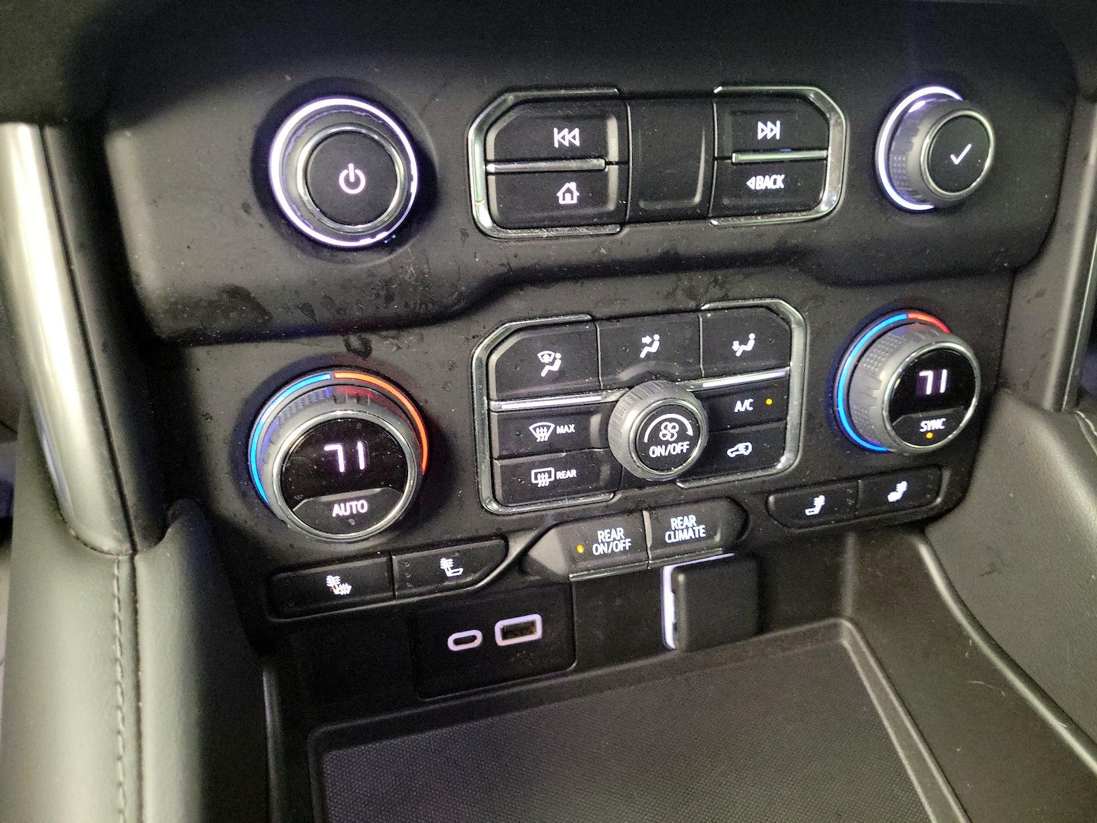 2022 Chevrolet Suburban Z71 - Photo 18