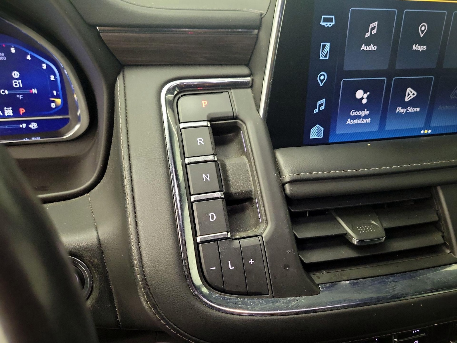 2022 Chevrolet Suburban Z71 - Photo 19