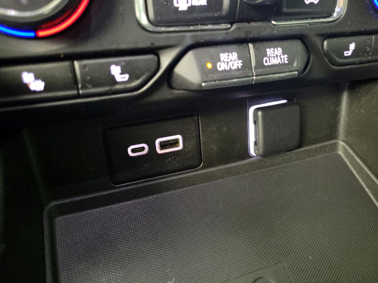 2022 Chevrolet Suburban Z71 - Photo 20