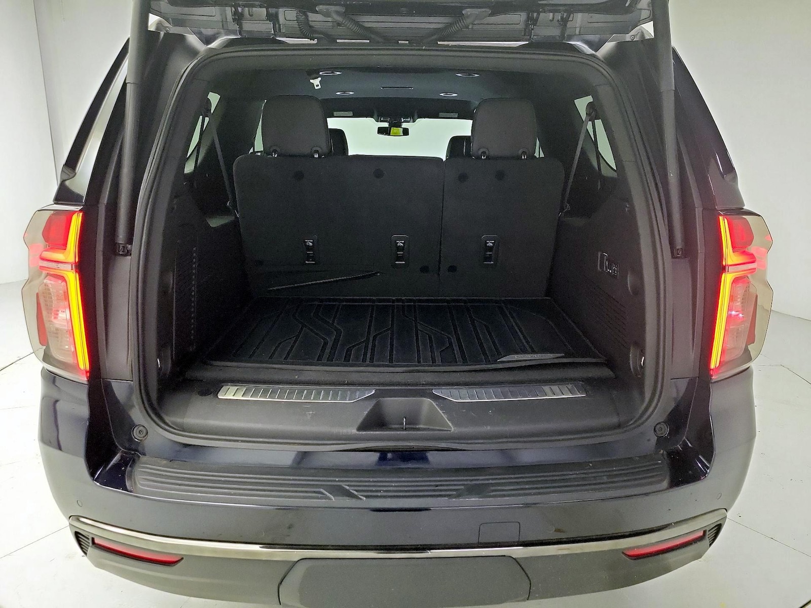 2022 Chevrolet Suburban Z71 - Photo 23