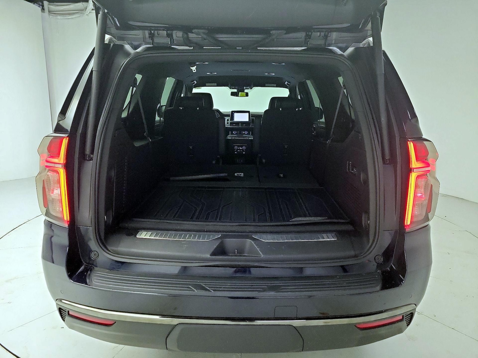 2022 Chevrolet Suburban Z71 - Photo 24
